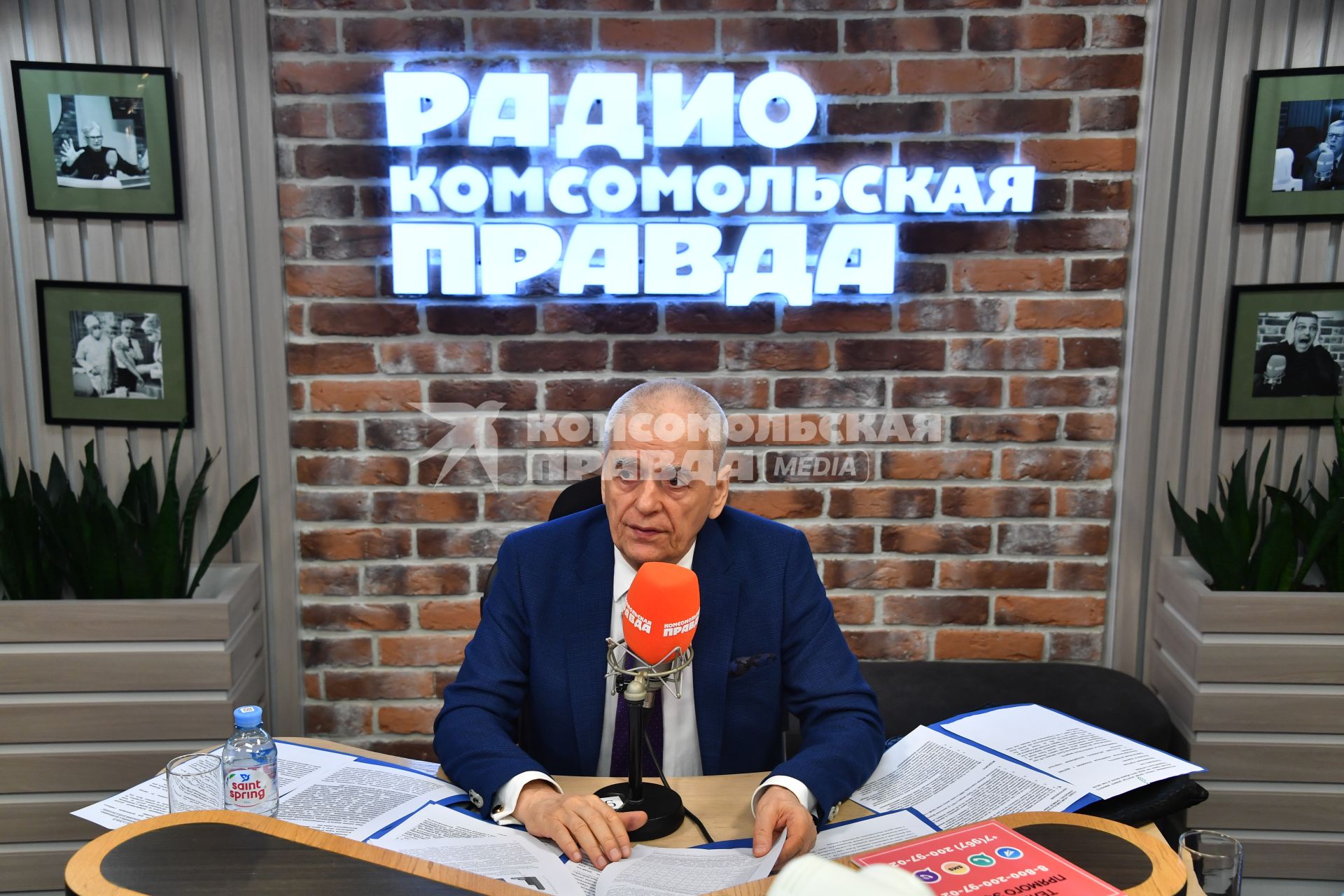 Москва. Академик РАН, российский политик и врач-эпидемиолог Геннадий Онищенко на радио `Комсомольская правда`.