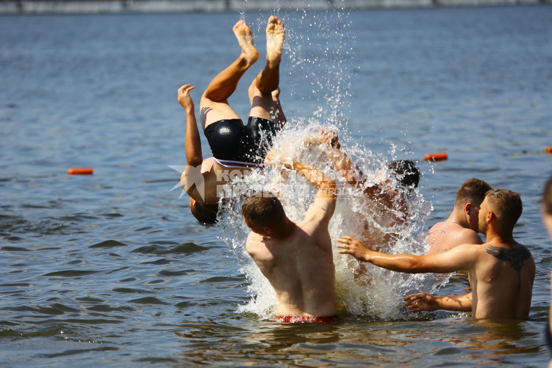 Москва. Горожане во время отдыха на пляже `Динамо`.