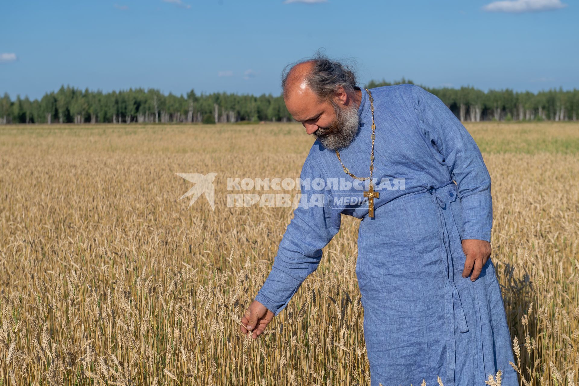 Ряжский район. Село Новое Еголдаево. Священник отец  Дионисий (Денис Соляков)  в своем фермерском хозяйстве.