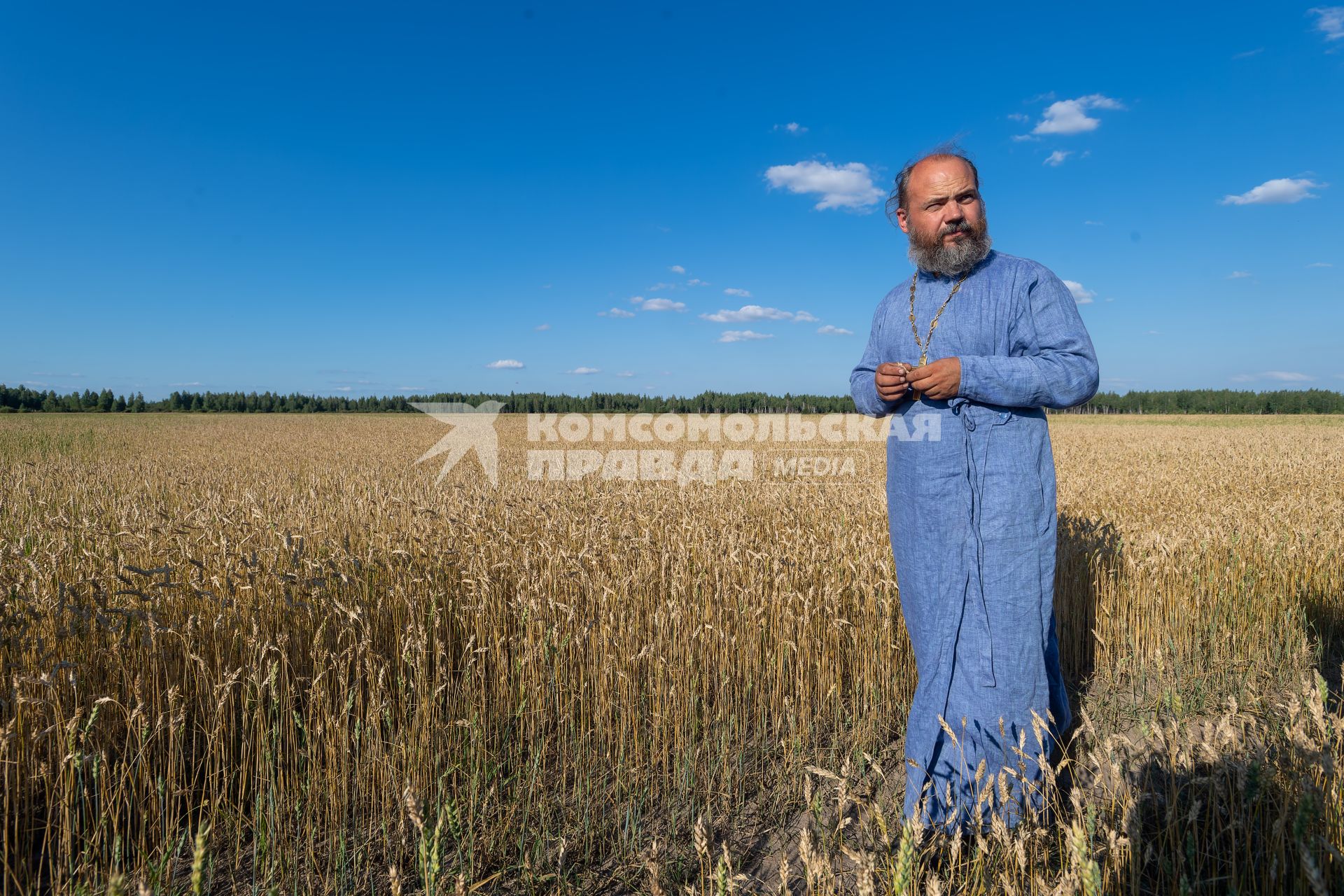 Ряжский район. Село Новое Еголдаево. Священник отец Дионисий (Денис Соляков) в своем фермерском хозяйстве.