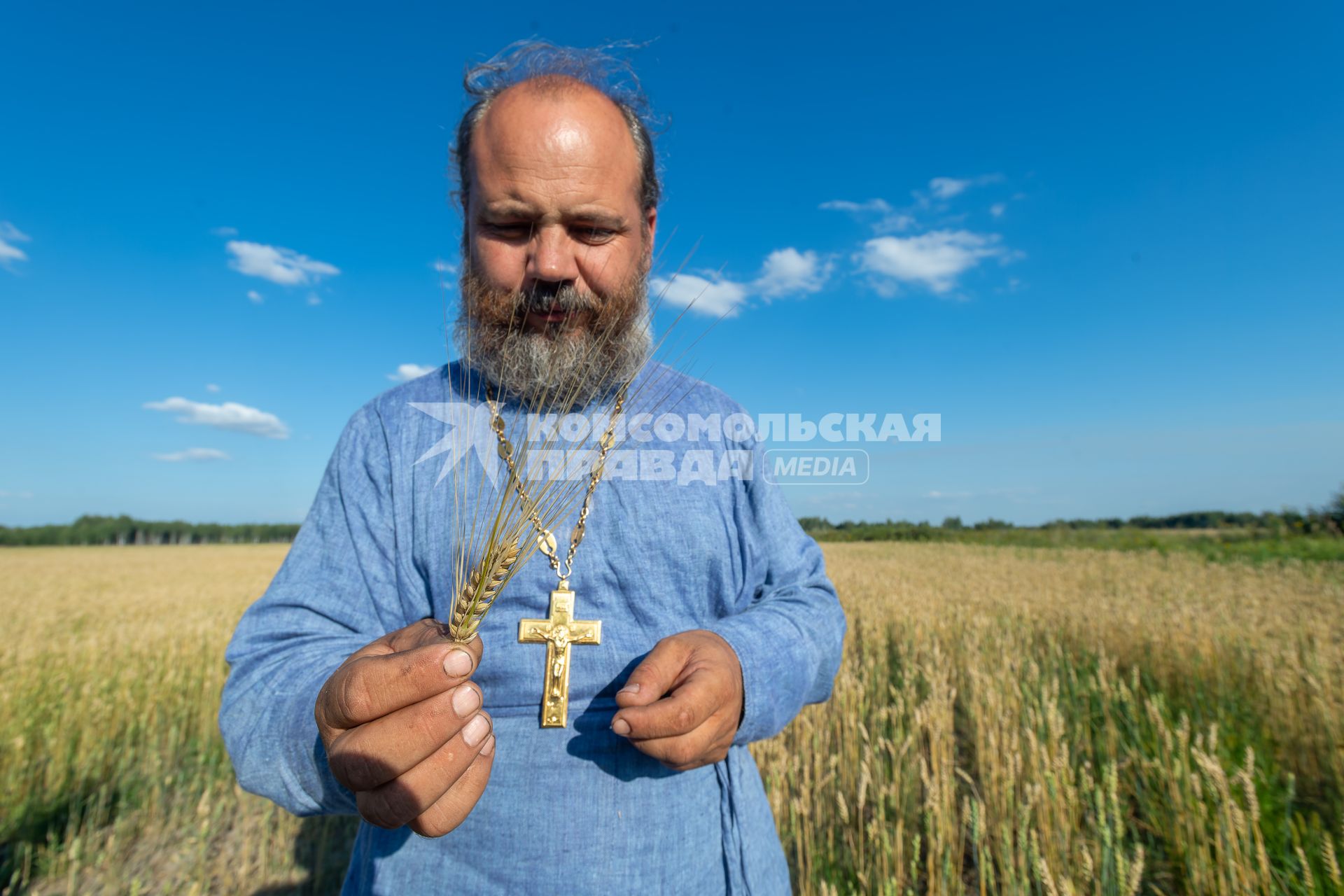 Ряжский район. Село Новое Еголдаево. Священник отец  Дионисий (Денис Соляков)  в своем фермерском хозяйстве.