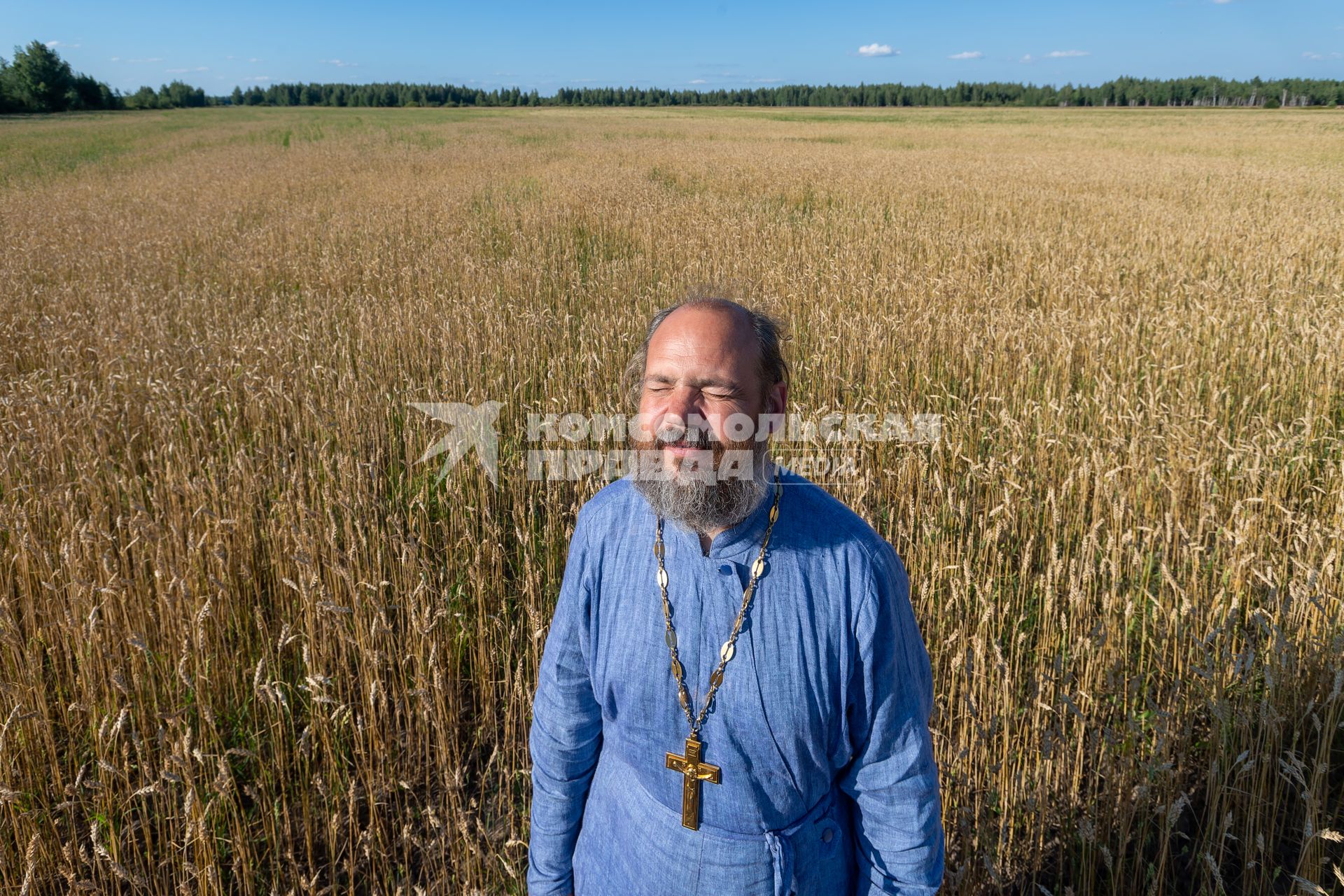 Ряжский район. Село Новое Еголдаево. Священник отец  Дионисий (Денис Соляков)  в своем фермерском хозяйстве.