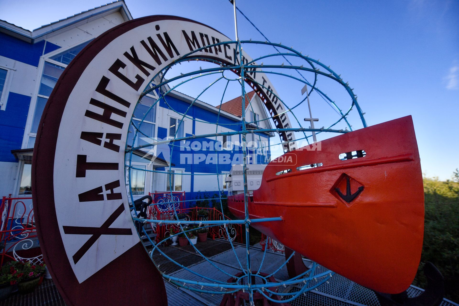 Красноярский край. Хатанга.   Вид на Хатангский морской порт.
