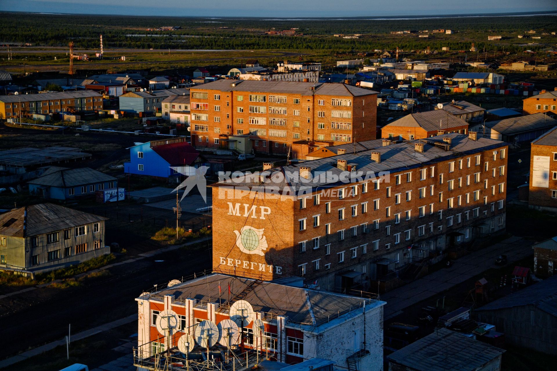 Красноярский край. Хатанга.  Вид на поселок сверху.