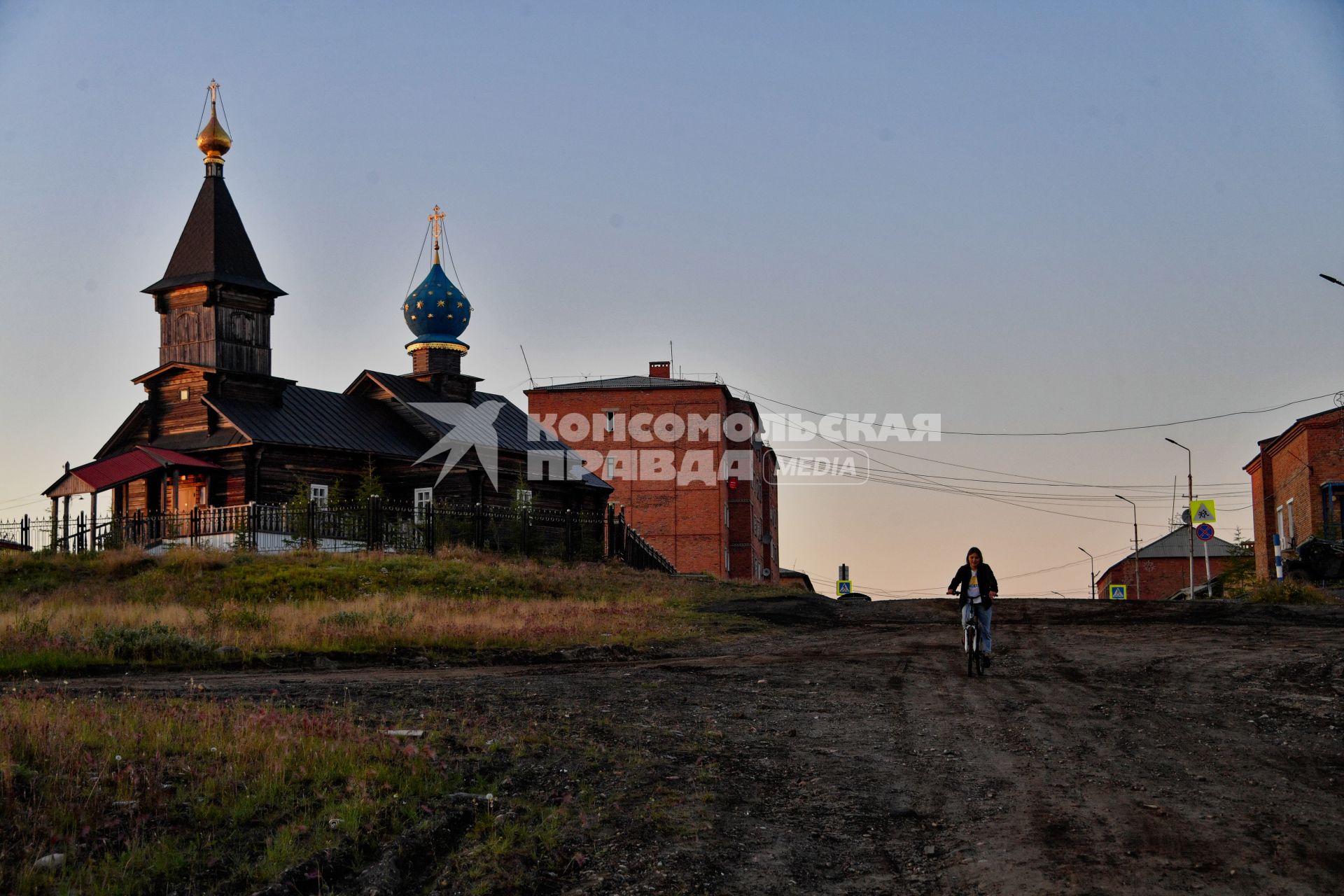 Красноярский край. Хатанга.   Спасо-Богоявленский храм- одна из самых северных православных церквей в России.