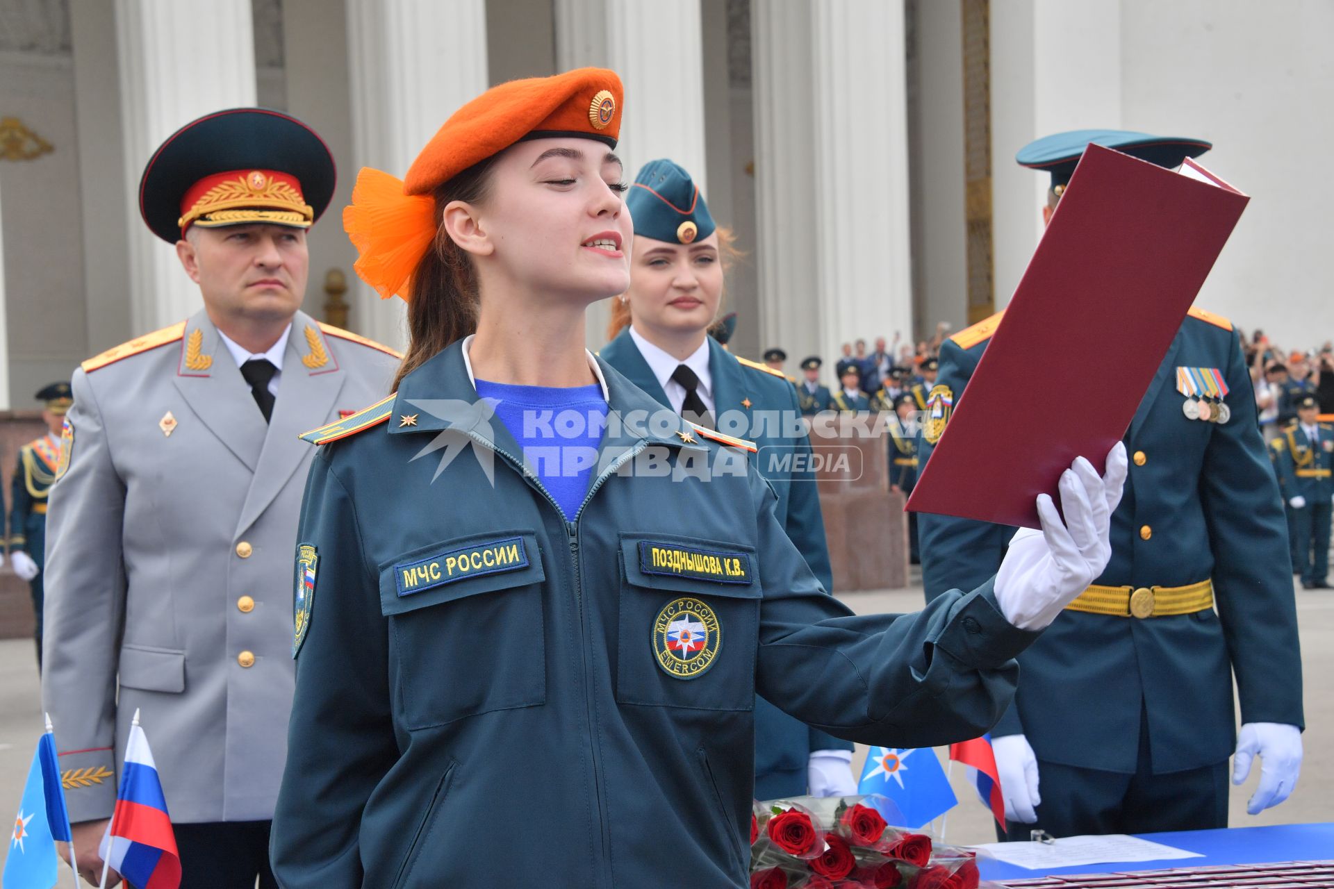 Москва.  Министр РФ по делам гражданской обороны, чрезвычайным ситуациям и ликвидации последствий стихийных бедствий (МЧС) Александр Куренков на торжественной церемонии  принятия  Присяги курсантами и студентами  Академии ГПС МЧС.