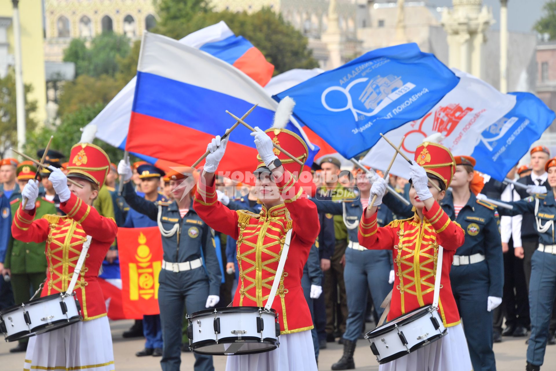 Москва.  Выступление оркестра МЧС России, роты почётного караула и барабанщиц, танцевального и вокального коллективов Академии на торжественной церемонии  принятия  Присяги курсантами и студентами  Академии ГПС МЧС.