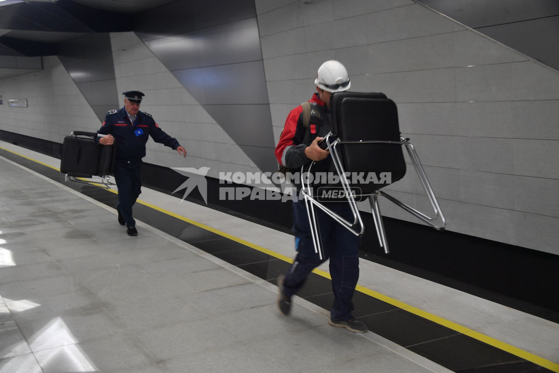 Москва.  На открытии  станций метро `Аэропорт Внуково` и `Пыхтино` Солнцевской линии Московского метрополитена.