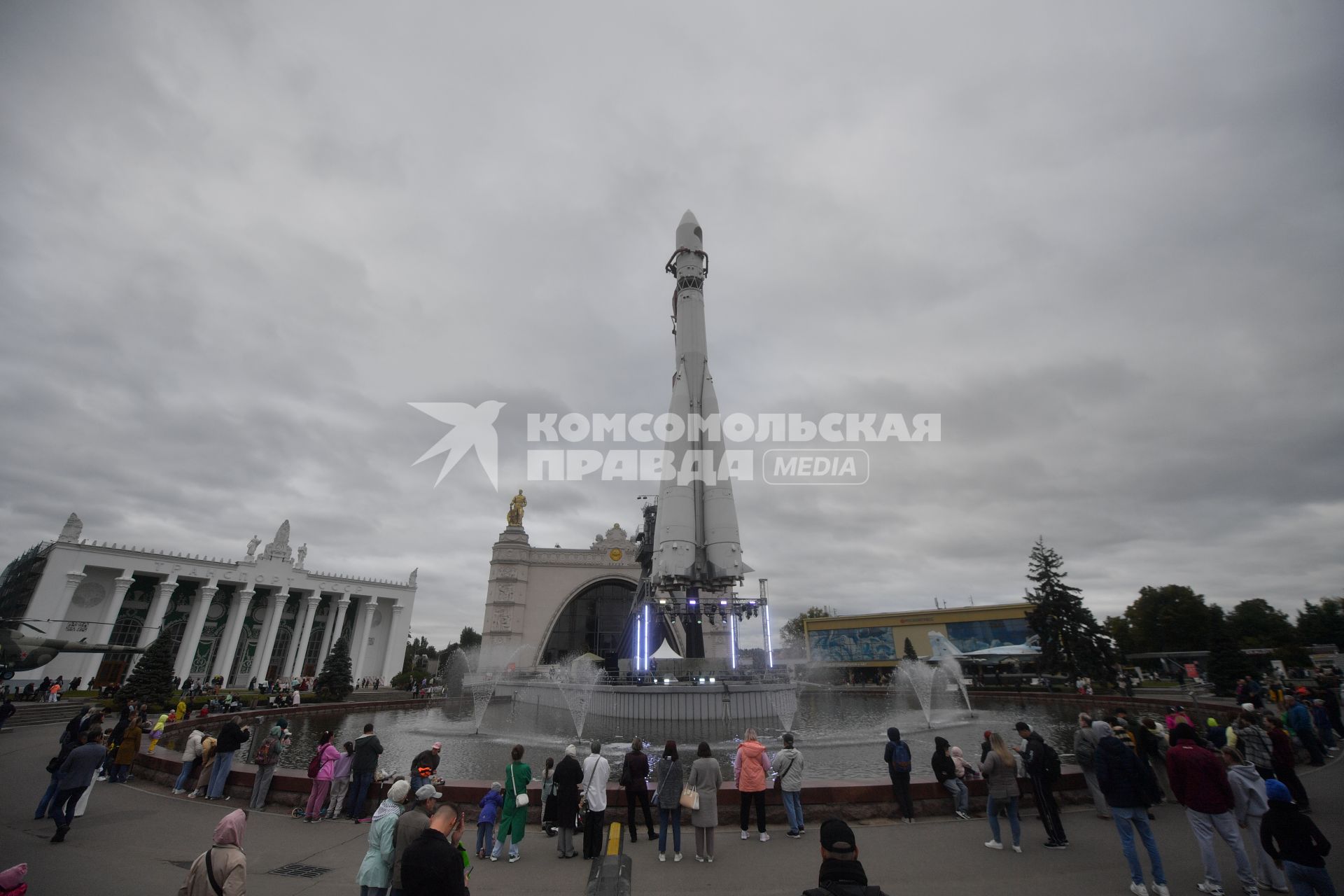 Москва.   Празднование Дня города Москвы на ВДНХ.