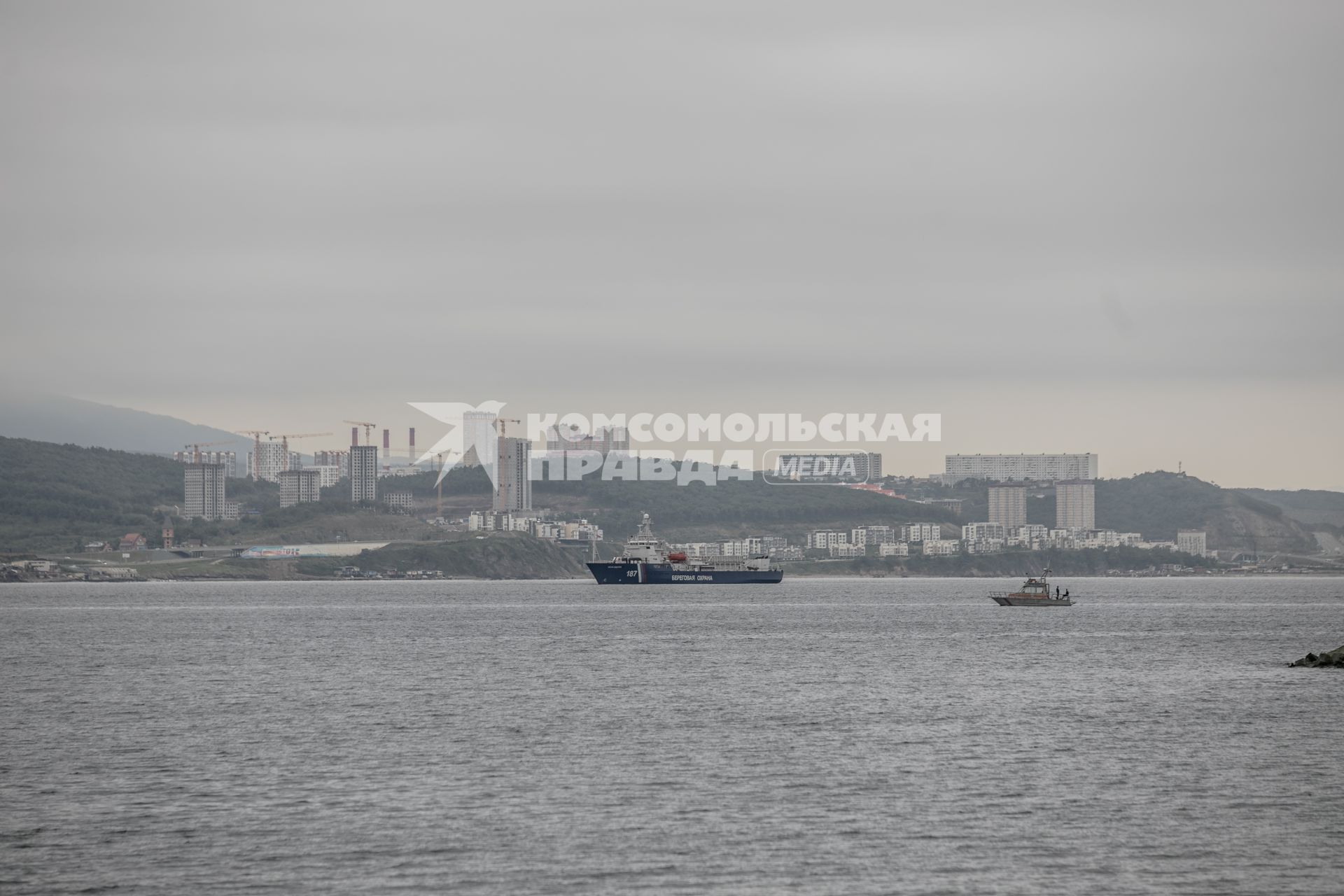 Владивосток, Приморский край. Вид на бухту  Золотой рог.