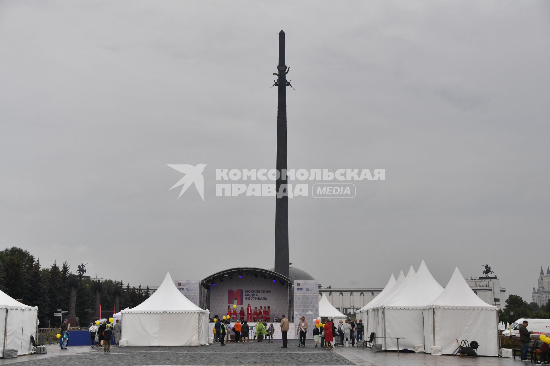 Москва.  На фестивале прессы `Московский медиафестиваль` на Поклонной горе .