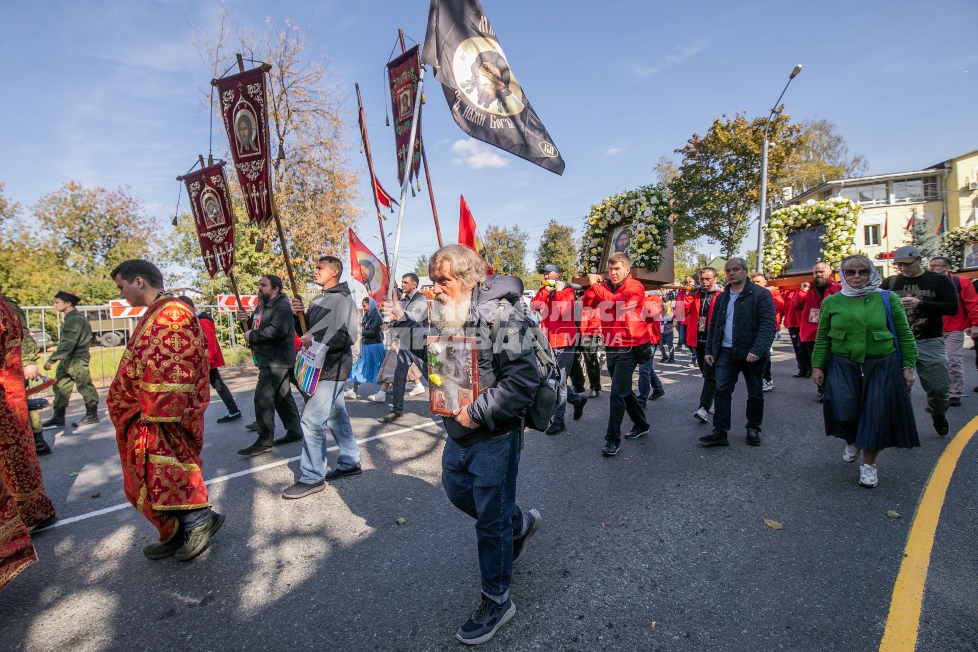 Московская область. Участники XII Елисаветинского крестного хода.