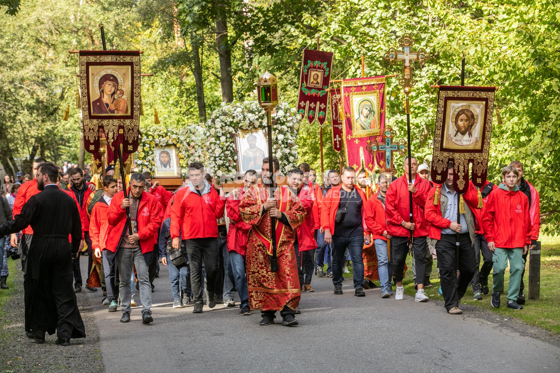 Московская область. Участники XII Елисаветинского крестного хода.