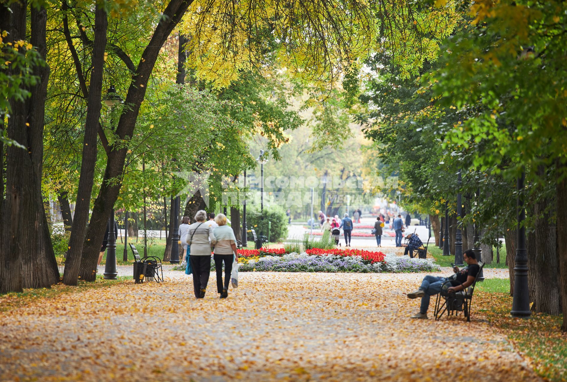 Пермь. Горожане в парке.