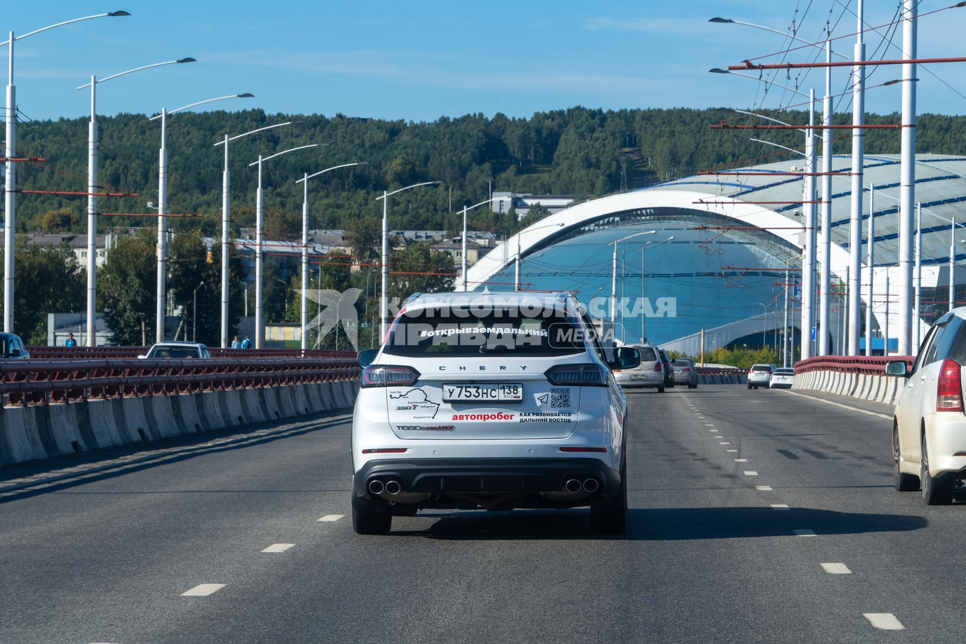 Иркутская область. Автомобиль участников автопробега `Открываем Дальний`. Журналисты Комсомольской правды и трэвел-блогеры на трех машинах проедут более 4.5 тысячи километров - от Бурятии до Приморья.