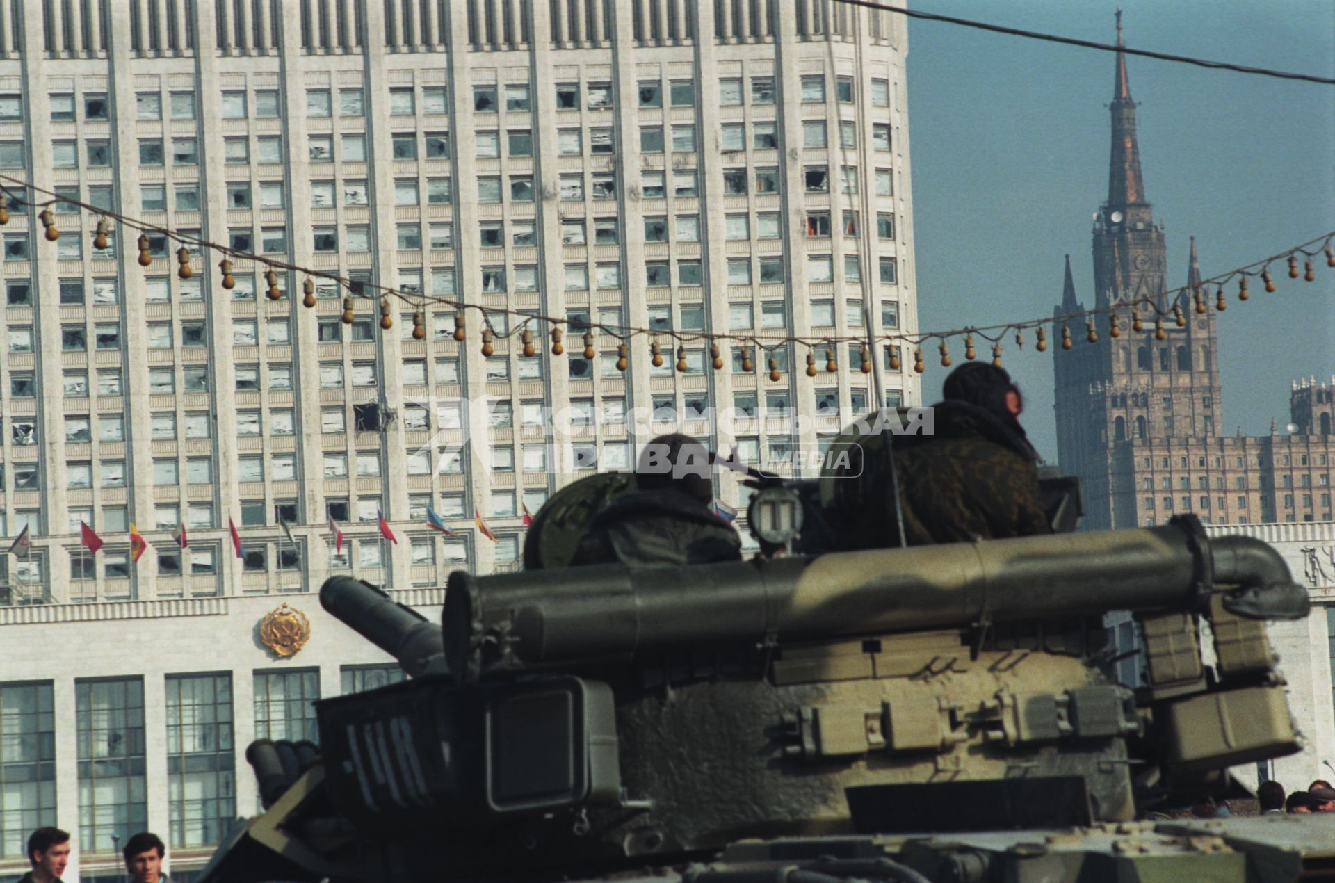 Москва. 1993г. Октябрьский путч. Танки у Дома Советов РФ (Белого дома РФ).