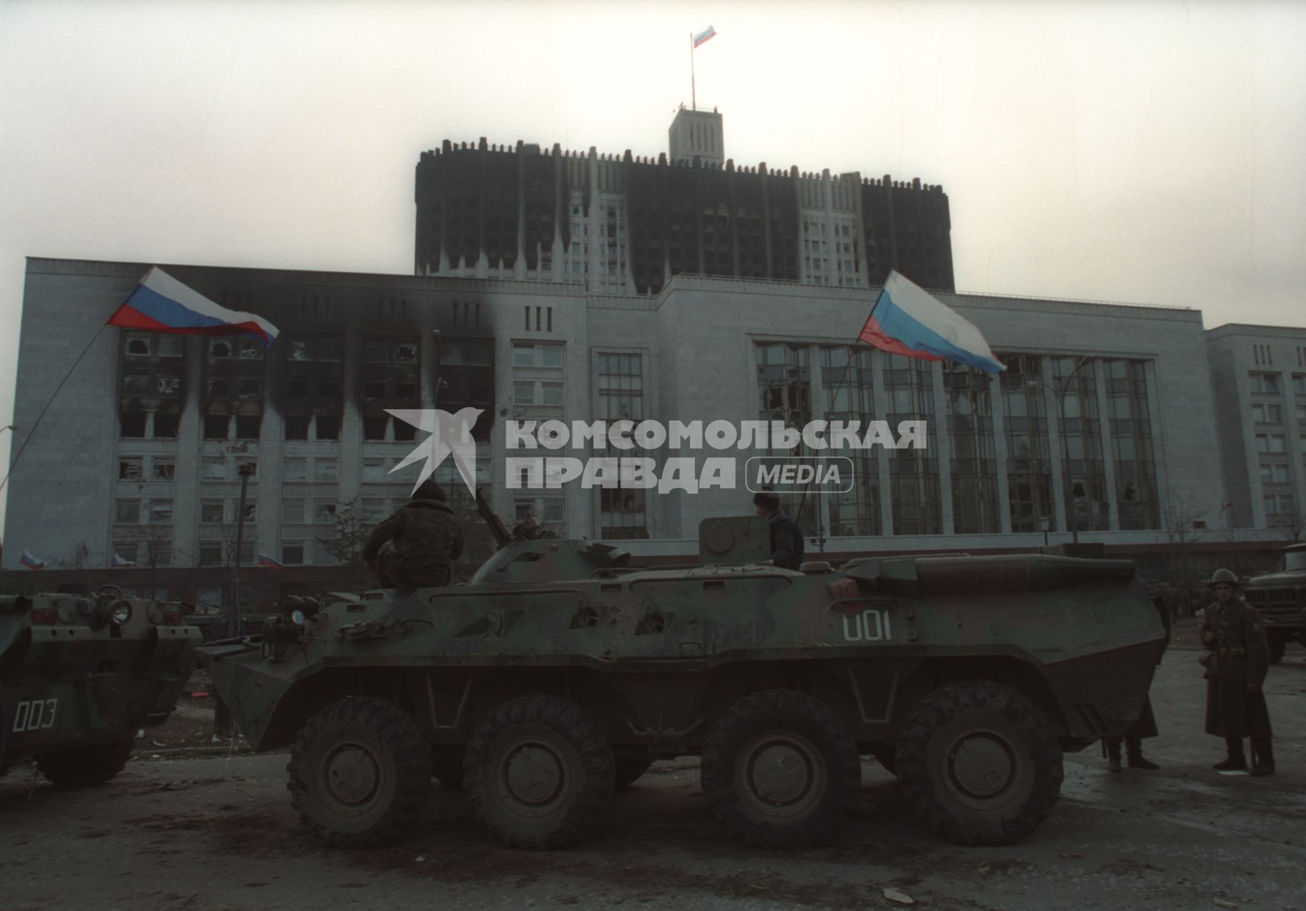 Москва. 1993г. Октябрьский путч. Военная техника у Дома Советов РФ (Белого дома РФ).