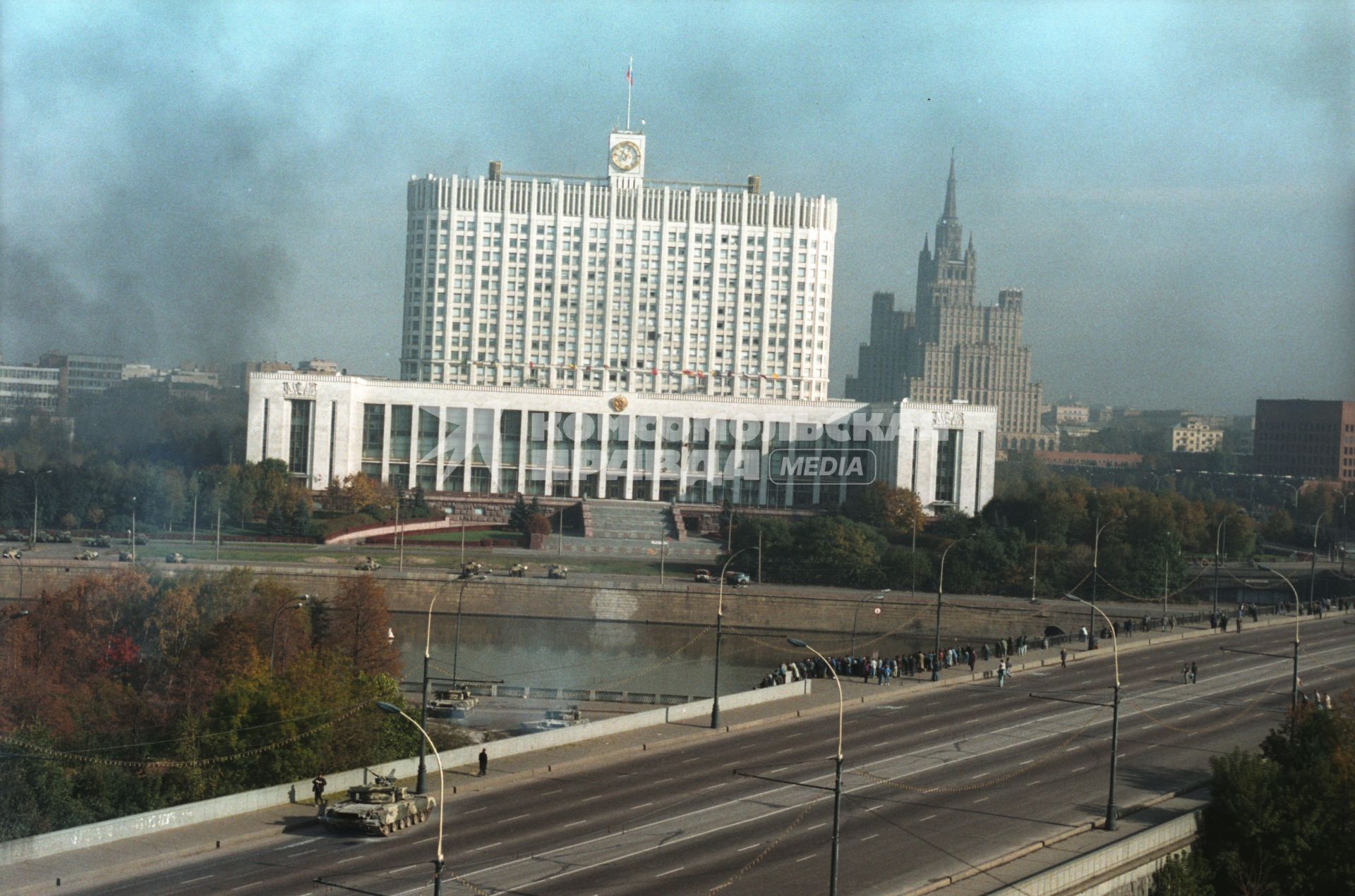 Москва. 1993г. Октябрьский путч. Танки у Дома Советов РФ (Белого дома РФ).