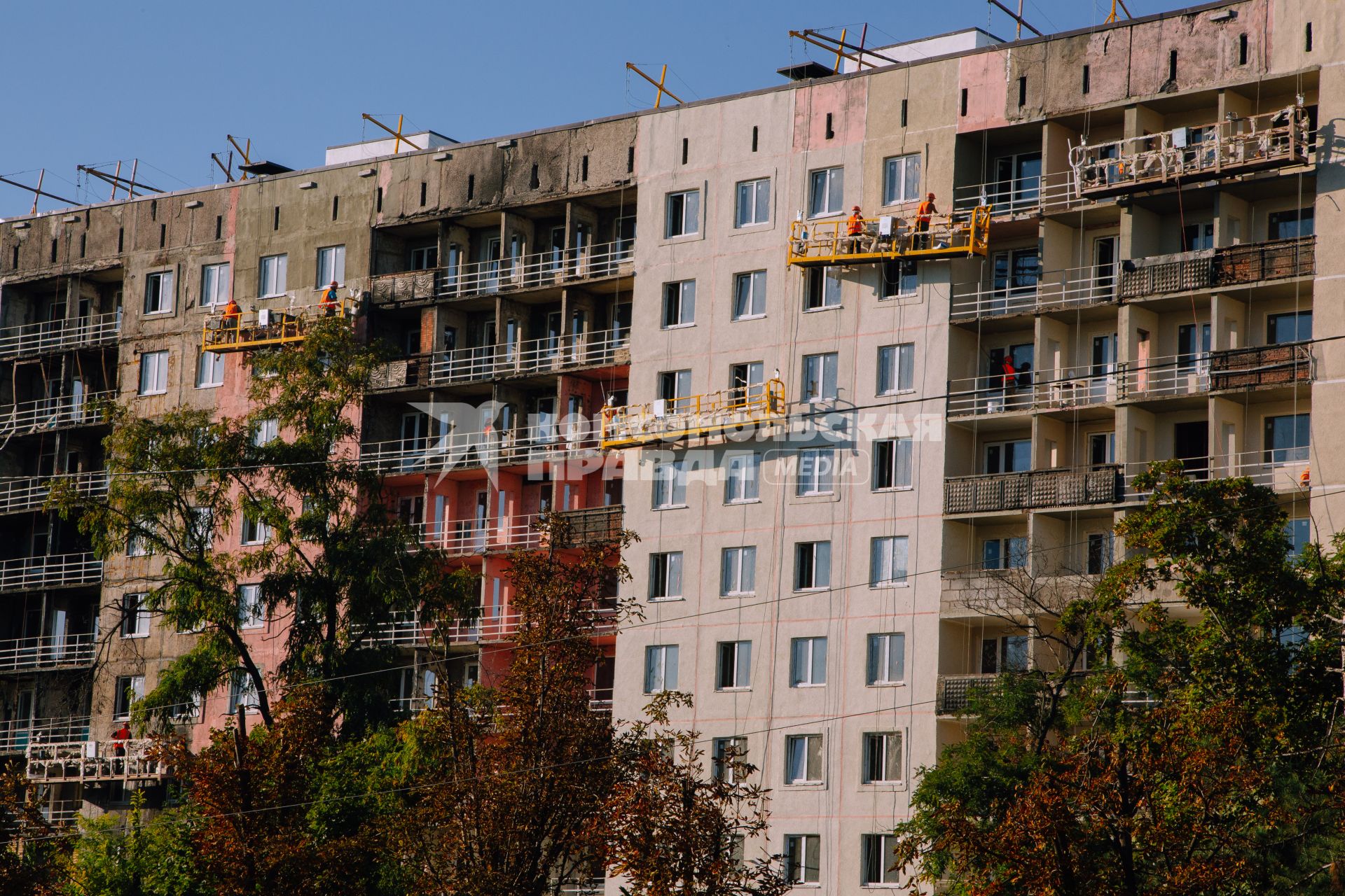 Донецкая область. г.Мариуполь. Работы по восстановлению жилого дома.