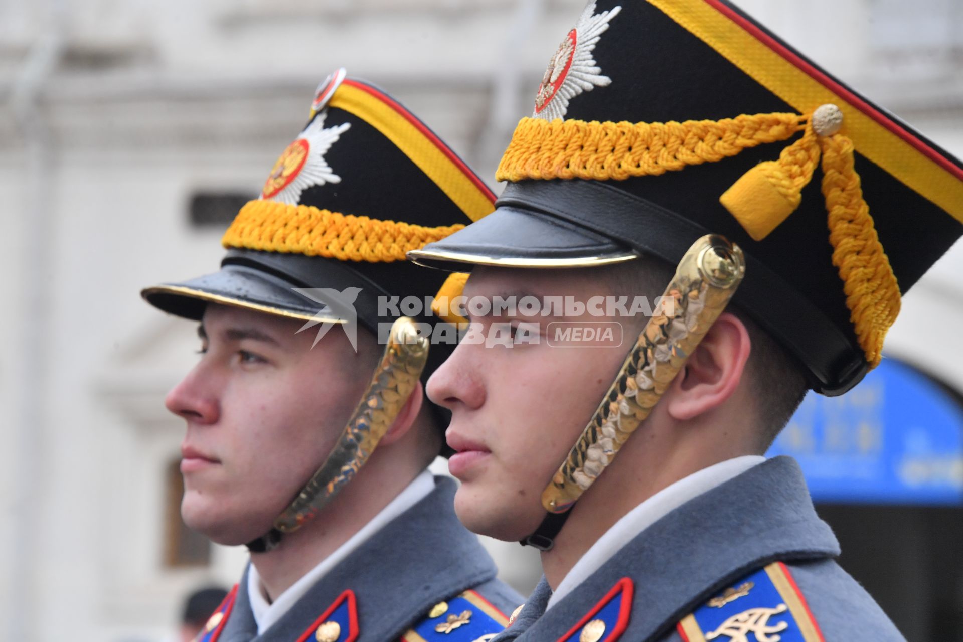 Москва.  Военнослужащий роты специального караула Президентского полка ФСО России во время церемонии развода пеших и конных караулов на Соборной площади в Кремле.