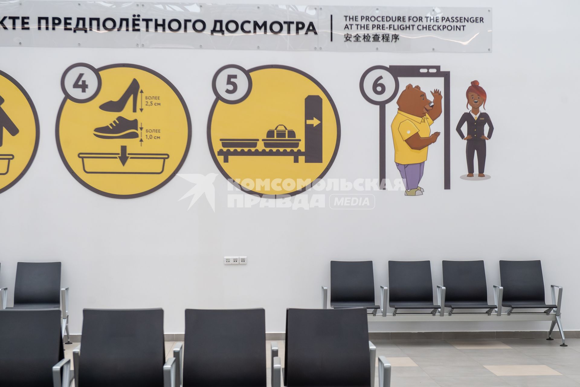 Хабаровск. Новый терминал внутренних авиалиний хабаровского международного аэропорта.
