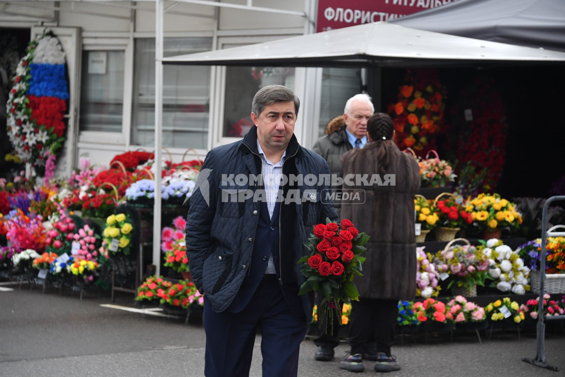 Москва.   на церемонии прощания с олимпийской чемпионкой по биатлону и лыжным гонкам Анфисой Резцовой на Троекуровском кладбище.