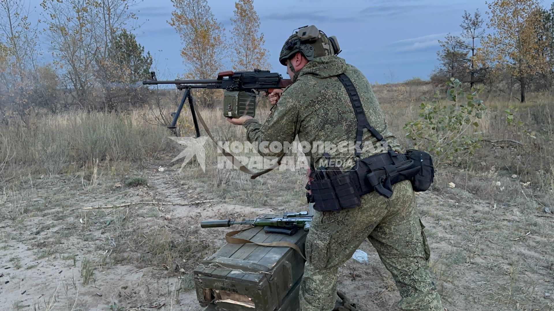 ЛНР. Боец одного из подразделений танкового батальона `Август`  Южной группировки войск во время тренировки на полигоне.