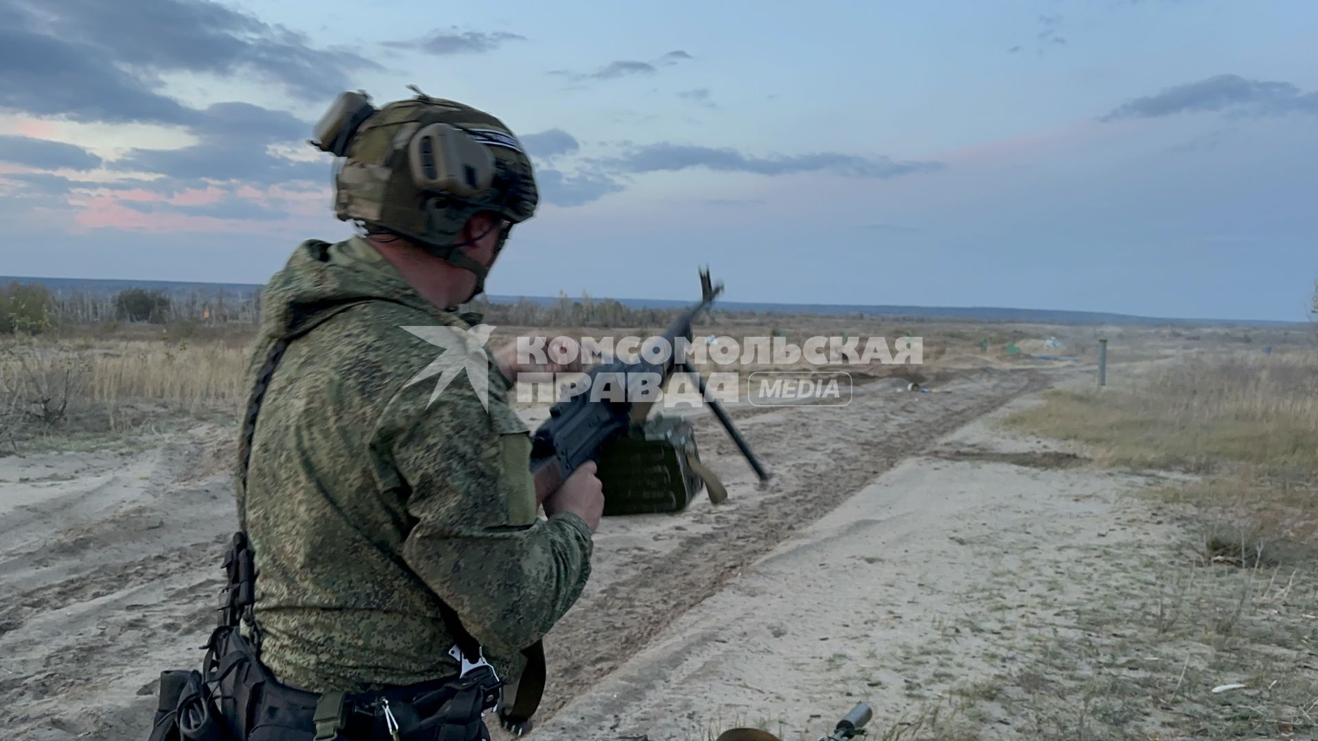 ЛНР. Боец одного из подразделений танкового батальона `Август`  Южной группировки войск во время тренировки на полигоне.