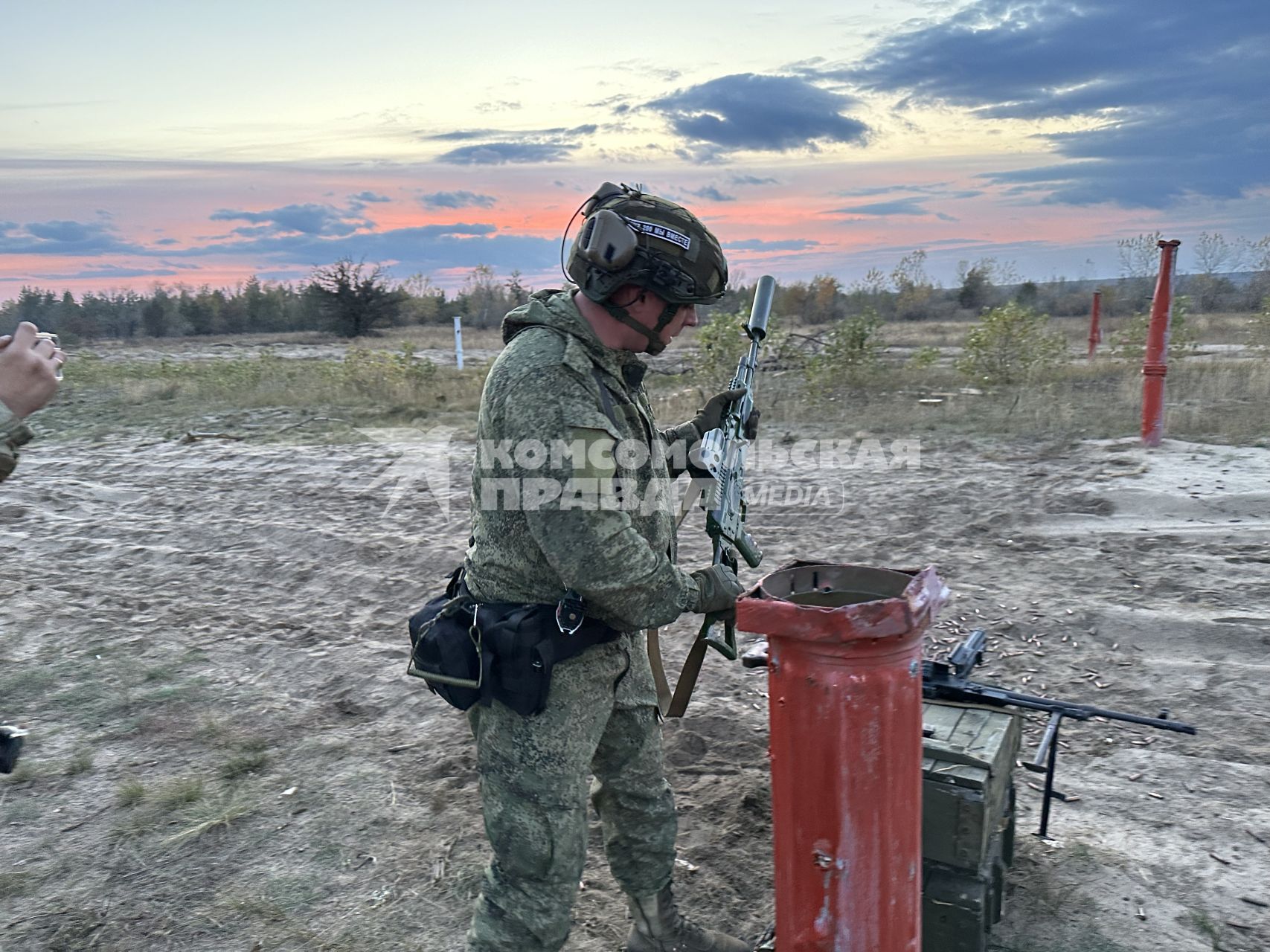 ЛНР. Боец одного из подразделений танкового батальона `Август`  Южной группировки войск во время тренировки на полигоне.