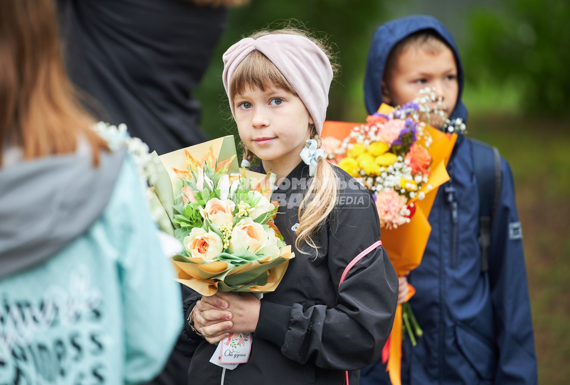 Пермь. Школьники на торжественной линейке, посвящённой Дню знаний.