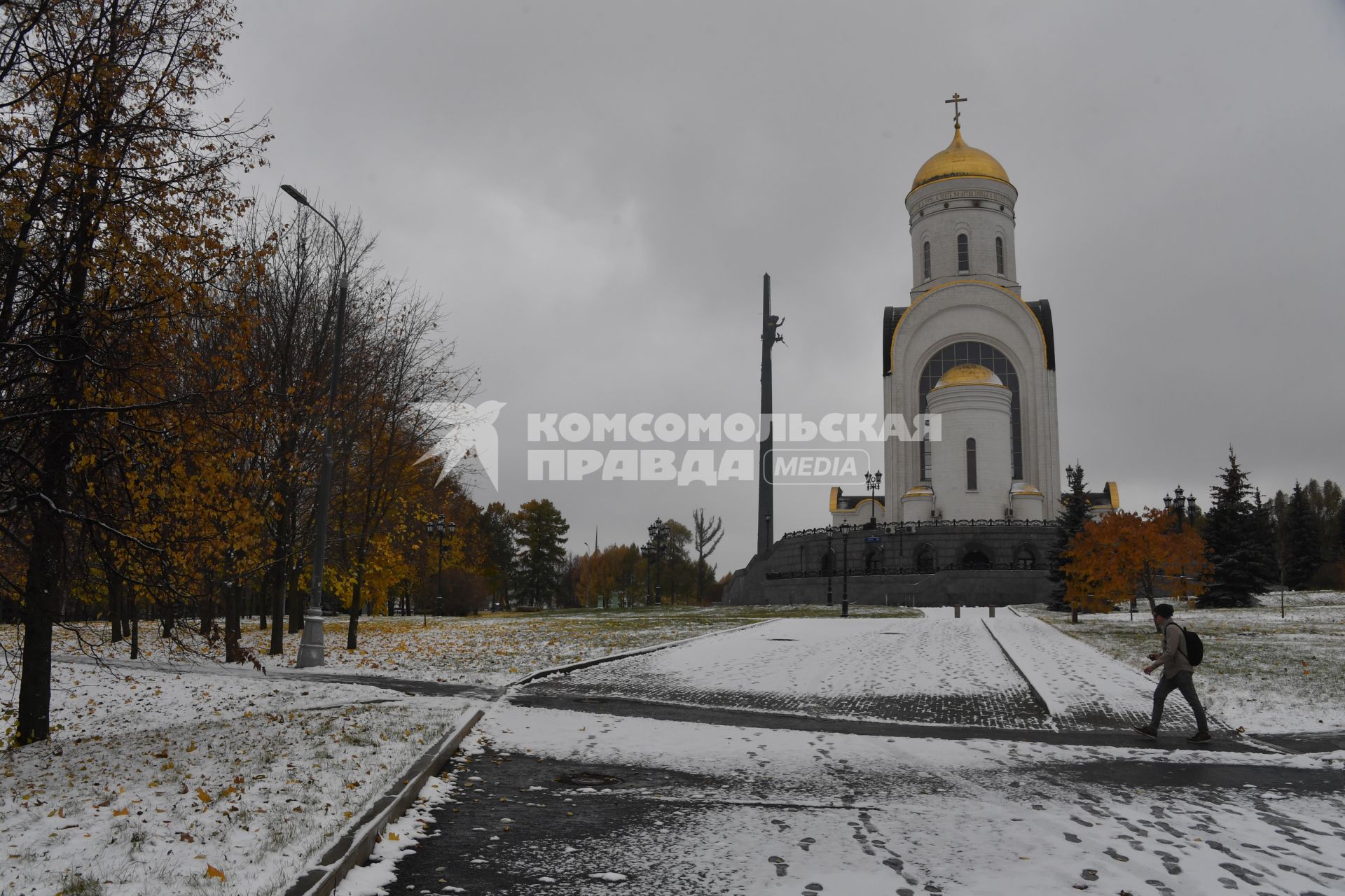 Москва. Храм Георгия Победоносца в Парке Победы.