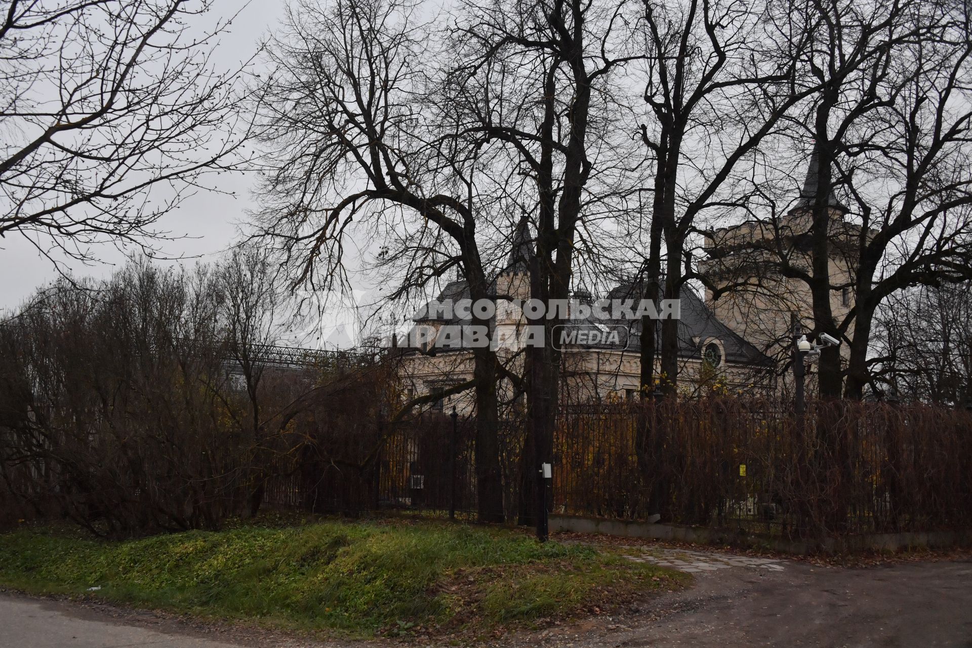 Московская область, д.Грязь. Вид на замок артистов Максима Галкина и Аллы Пугачевой.