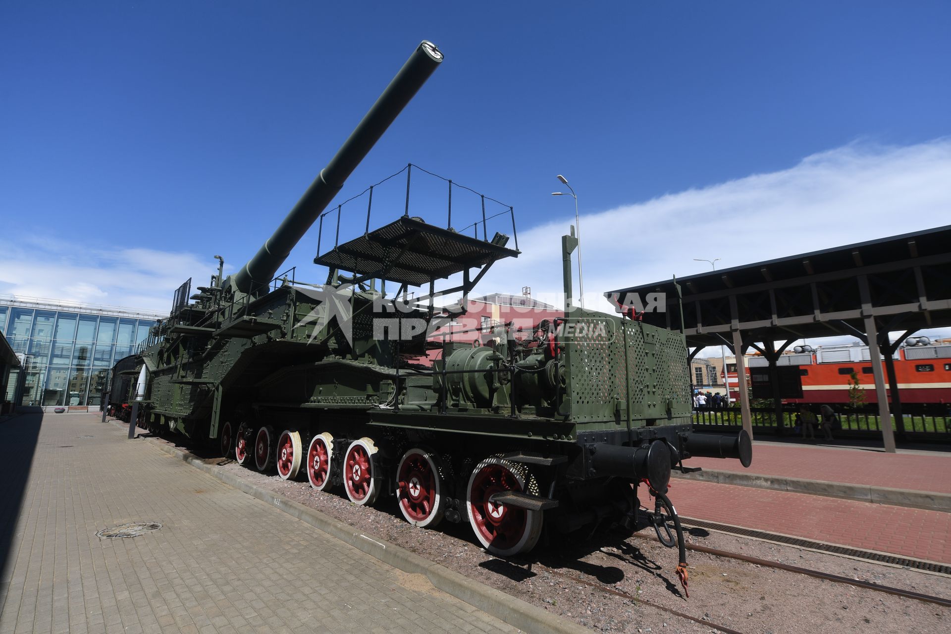 Санкт-Петербург. Железнодорожная артиллерийская установка ТМ-3-12 на территории Музея железных дорог России.
