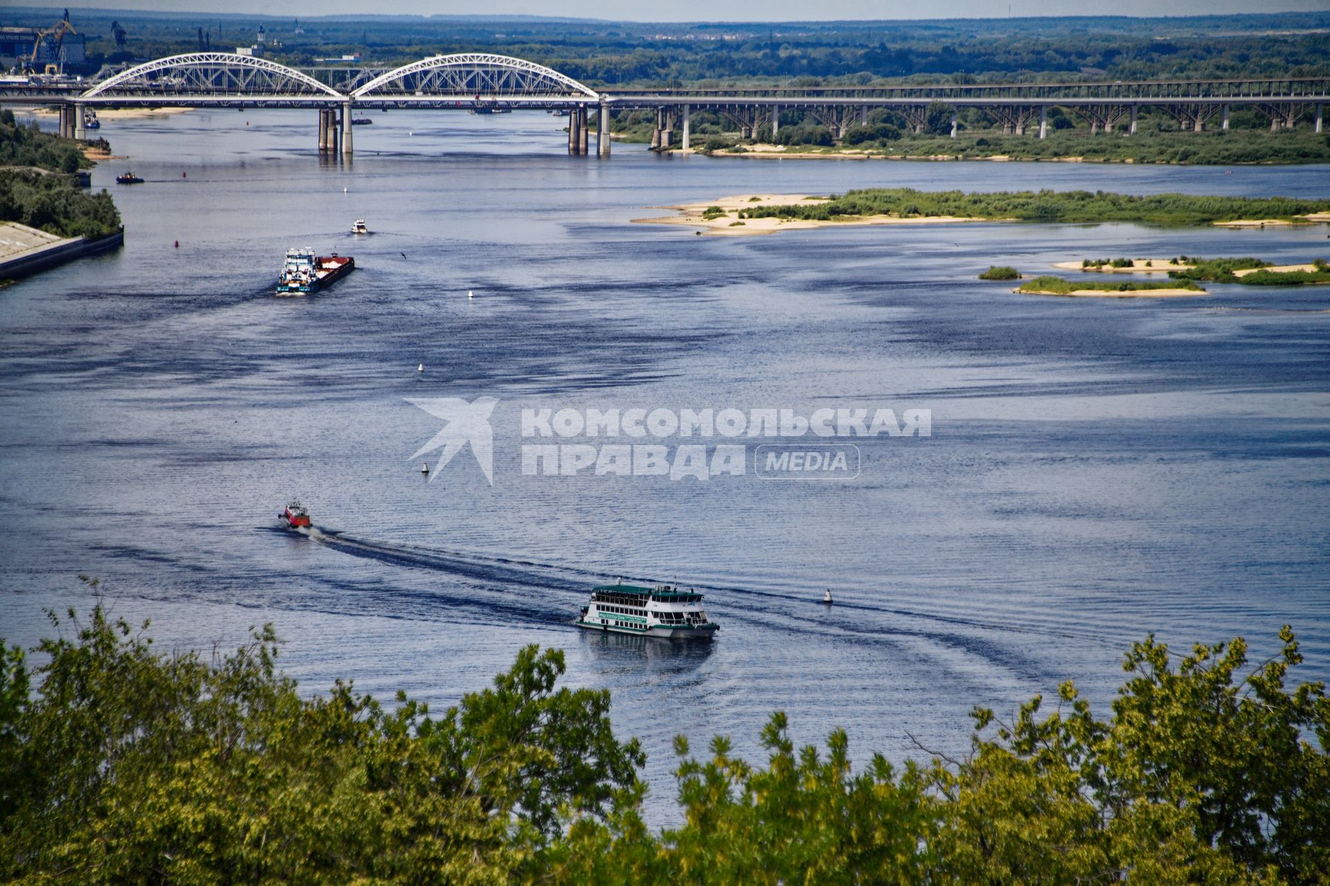 Нижний Новгород. Вид на Борский мост через Волгу.