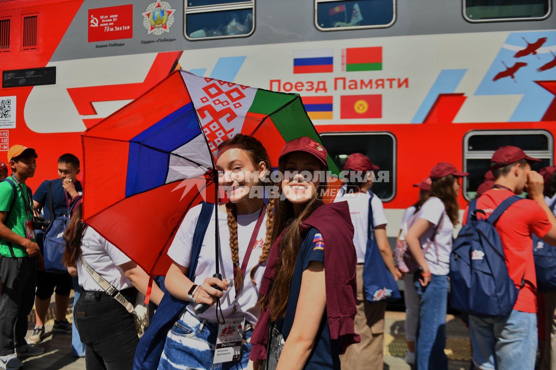 Нижний Новгород. Участники `Поезда памяти` на вокзале.