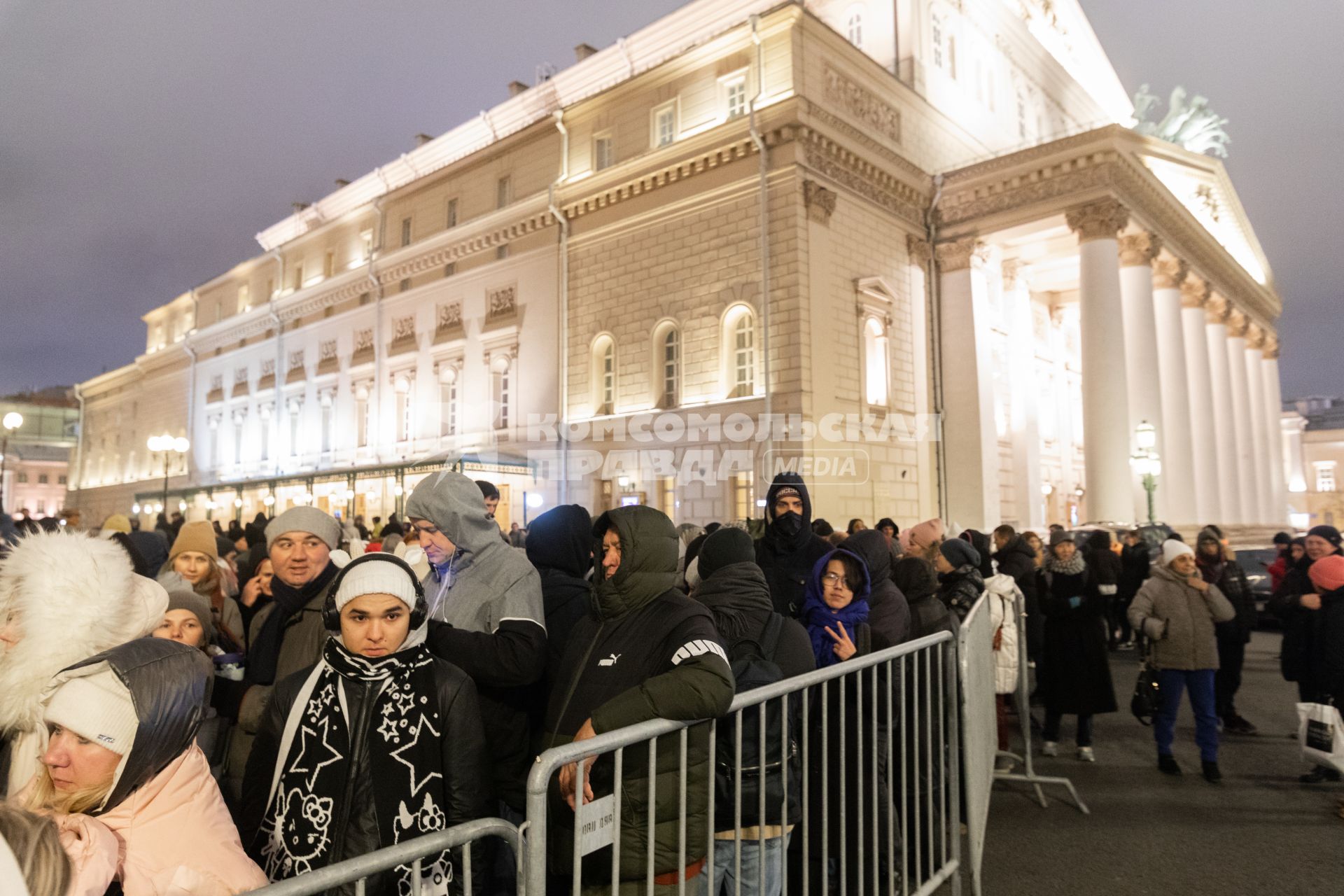 Очередь за билетами на спектакль `Щелкунчик` в Москве