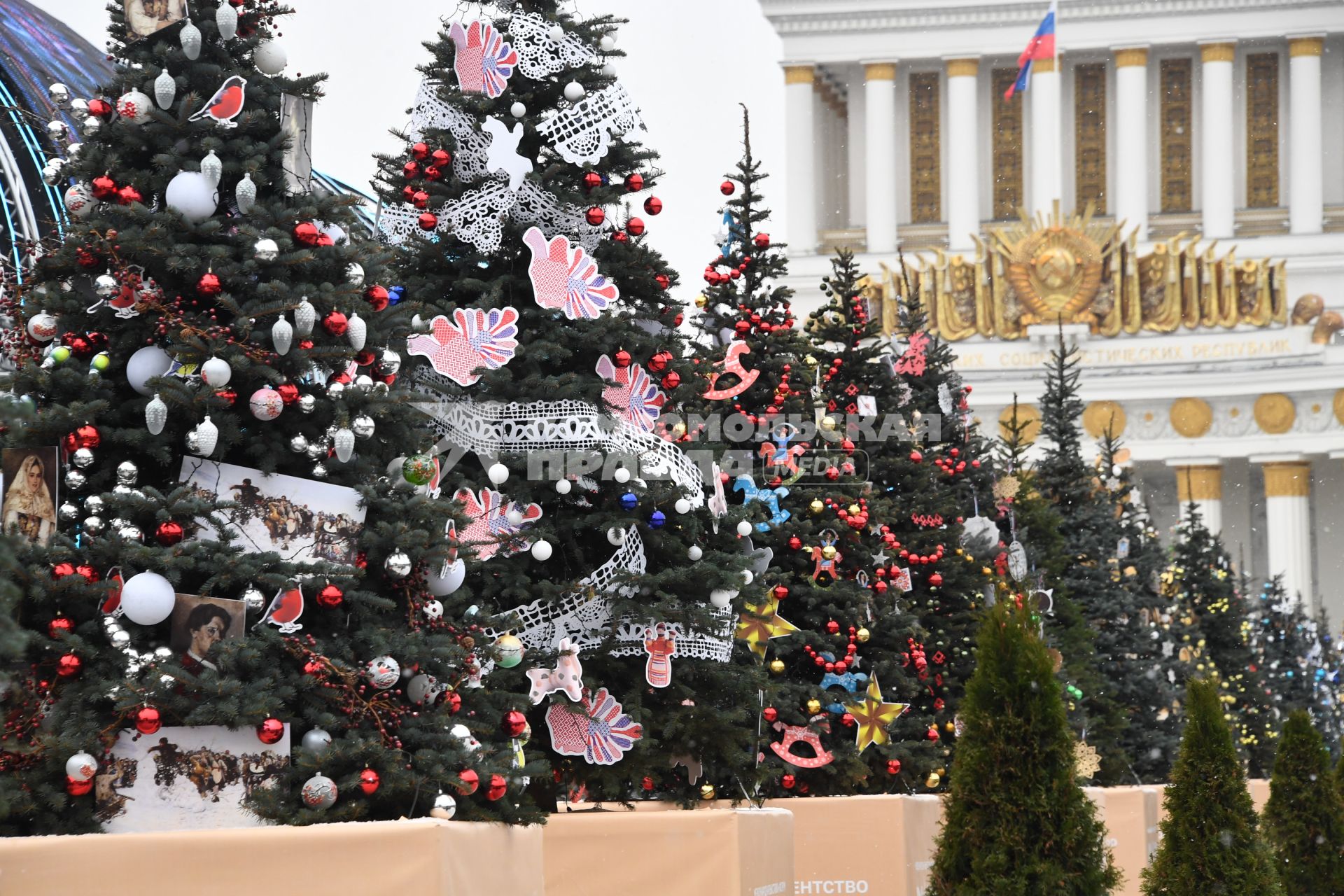 Новогодний проект `Елки России`на ВДНХ