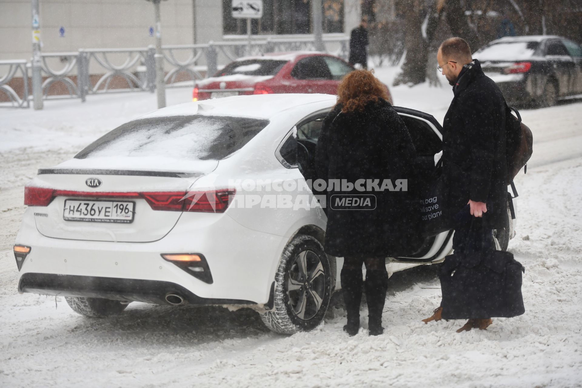 Последствия снегопада в Екатеринбурге