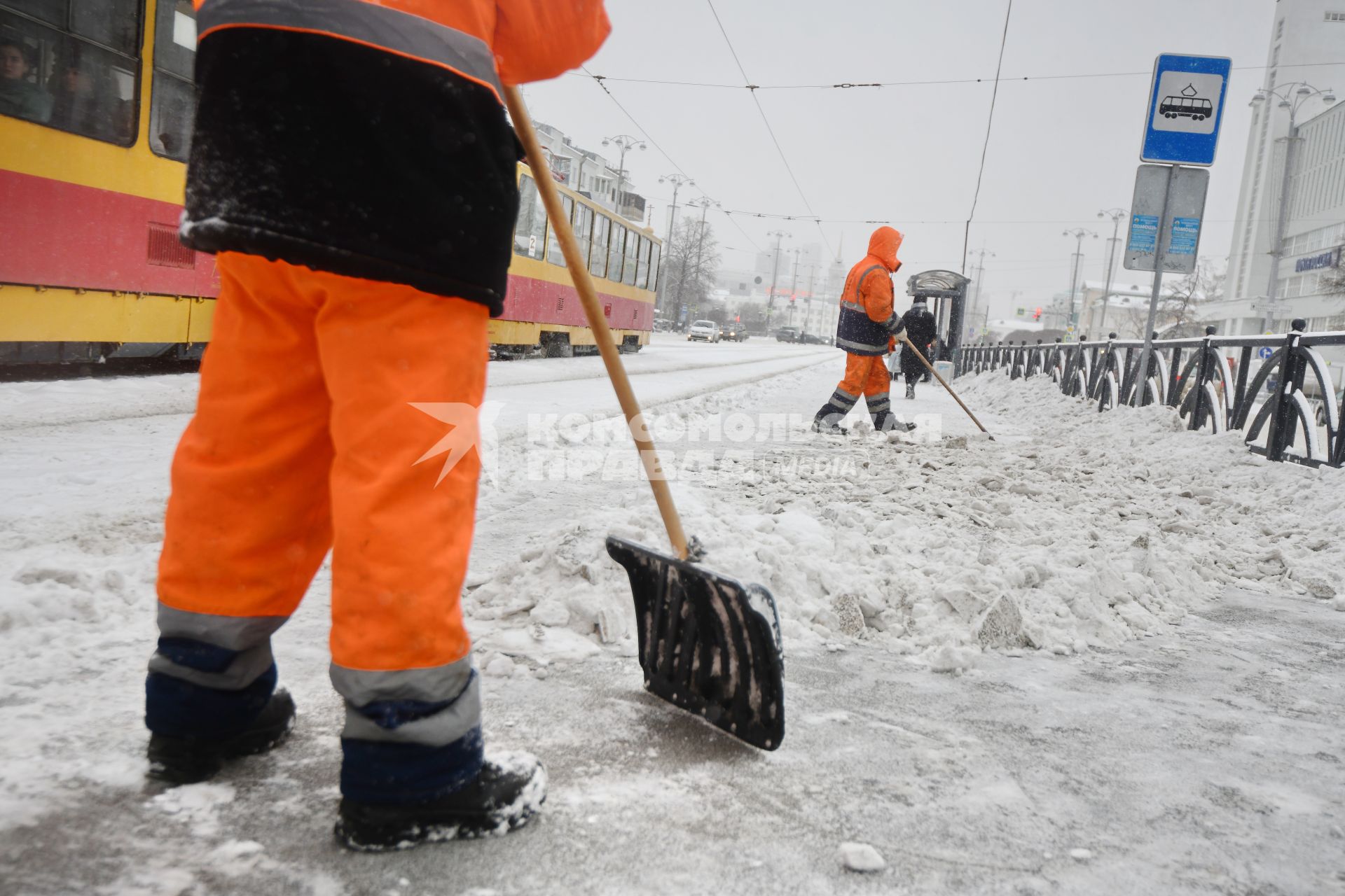 Последствия снегопада в Екатеринбурге