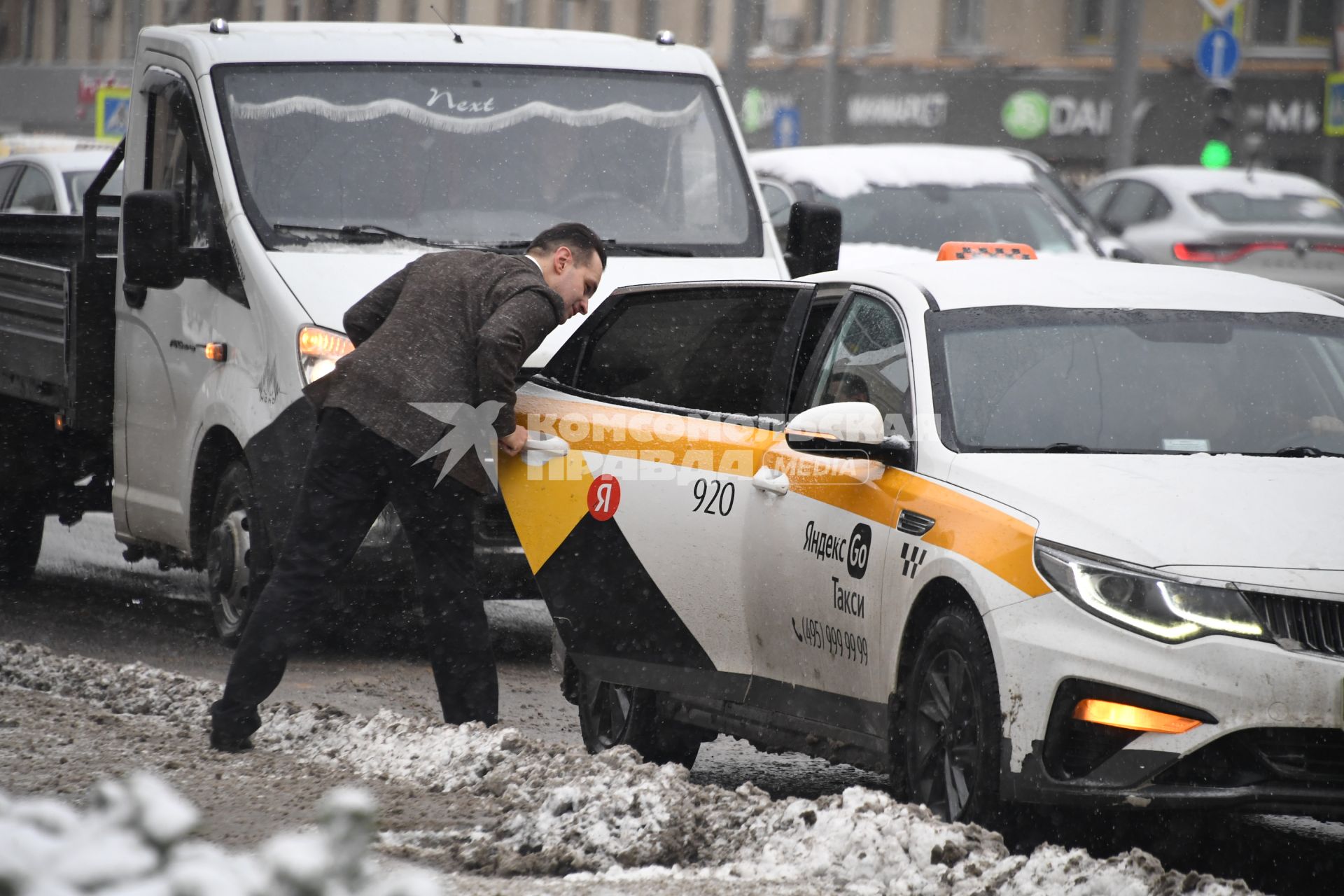 Последствия снегопада в Москве