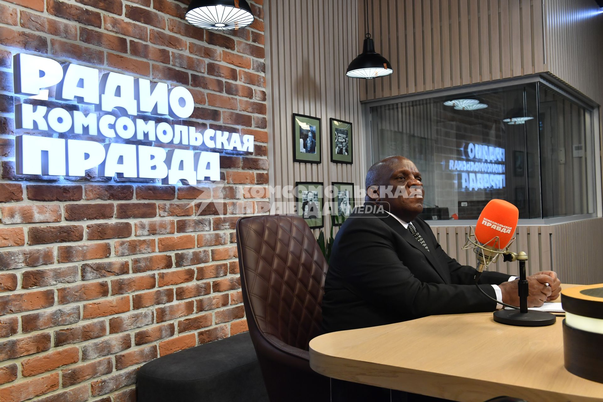 Мозес Каваалууко Кизиге на радиостанции `Комсомольская правда`