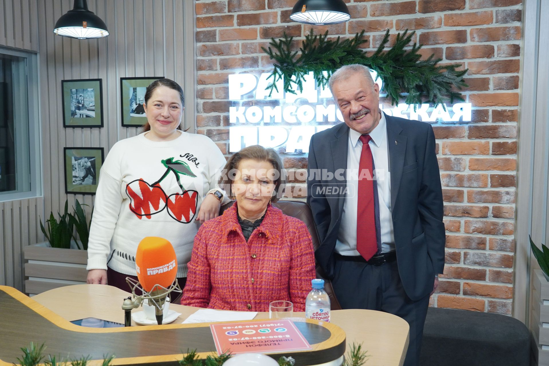 Мария Баченина, Анна Попова и Александр Гамов на радиостанции `Комсомольская правда`