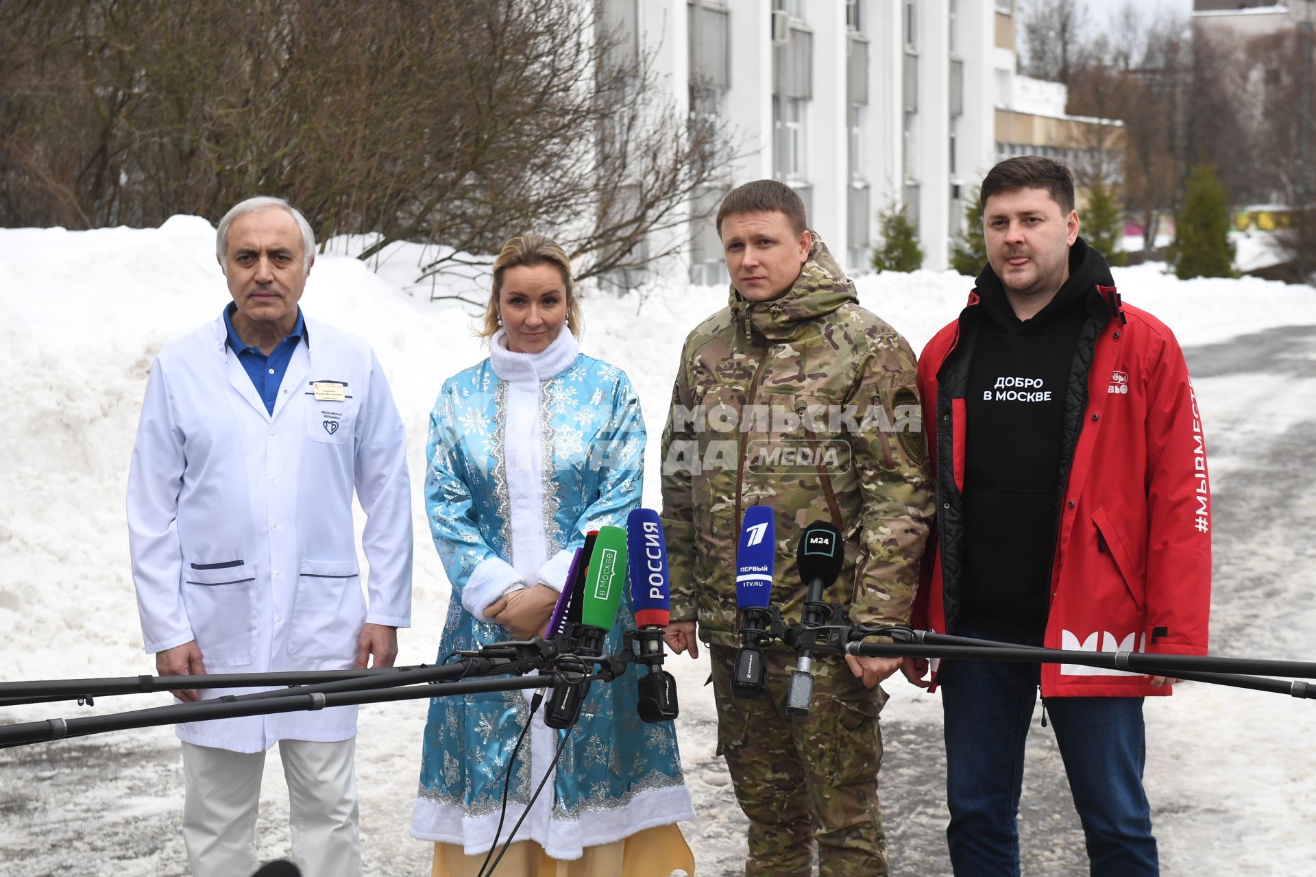 Десант Дедов Морозов в детской больнице имени Башляевой