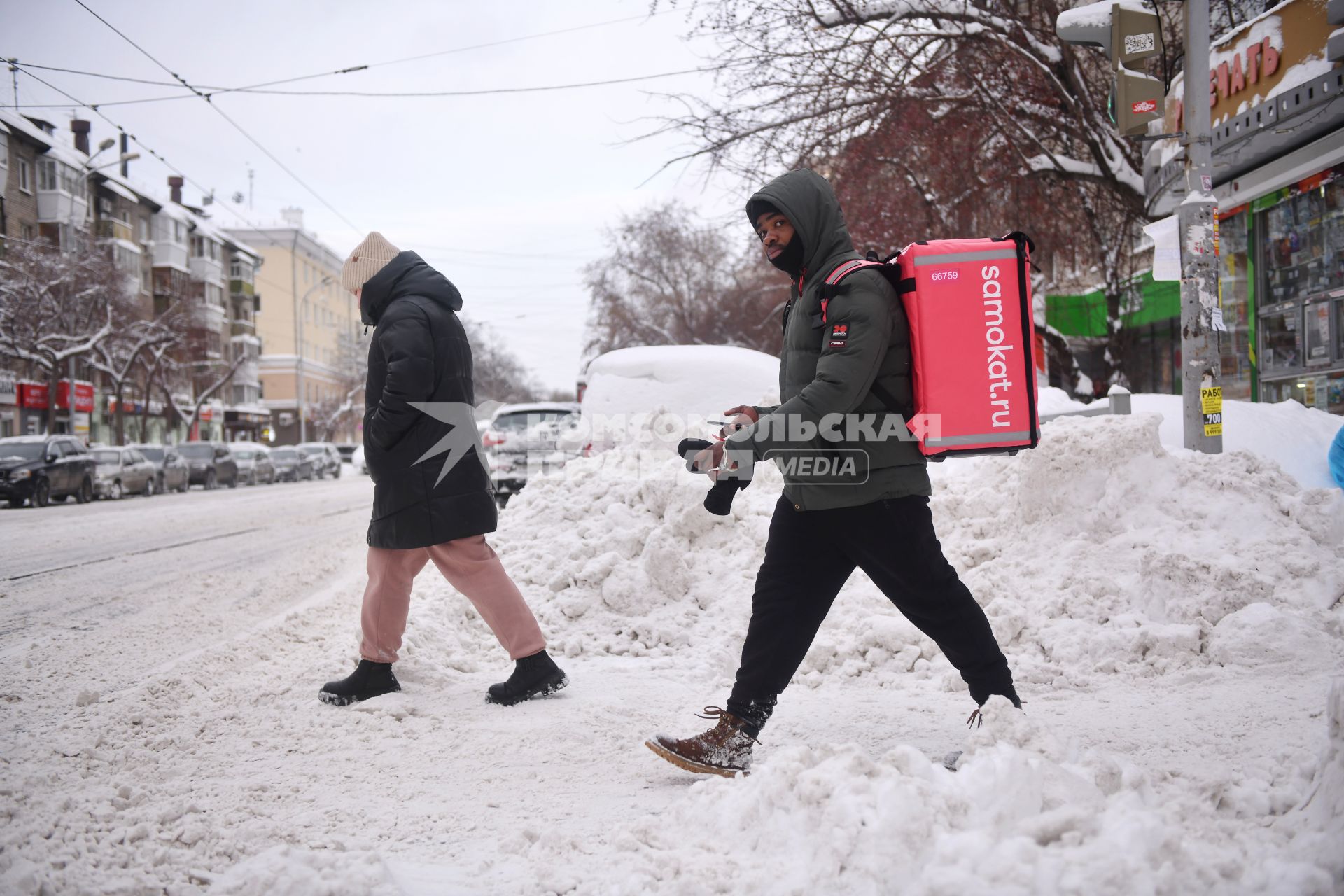 Последствия сильнейшего за 106 лет снегопада в Екатеринбурге