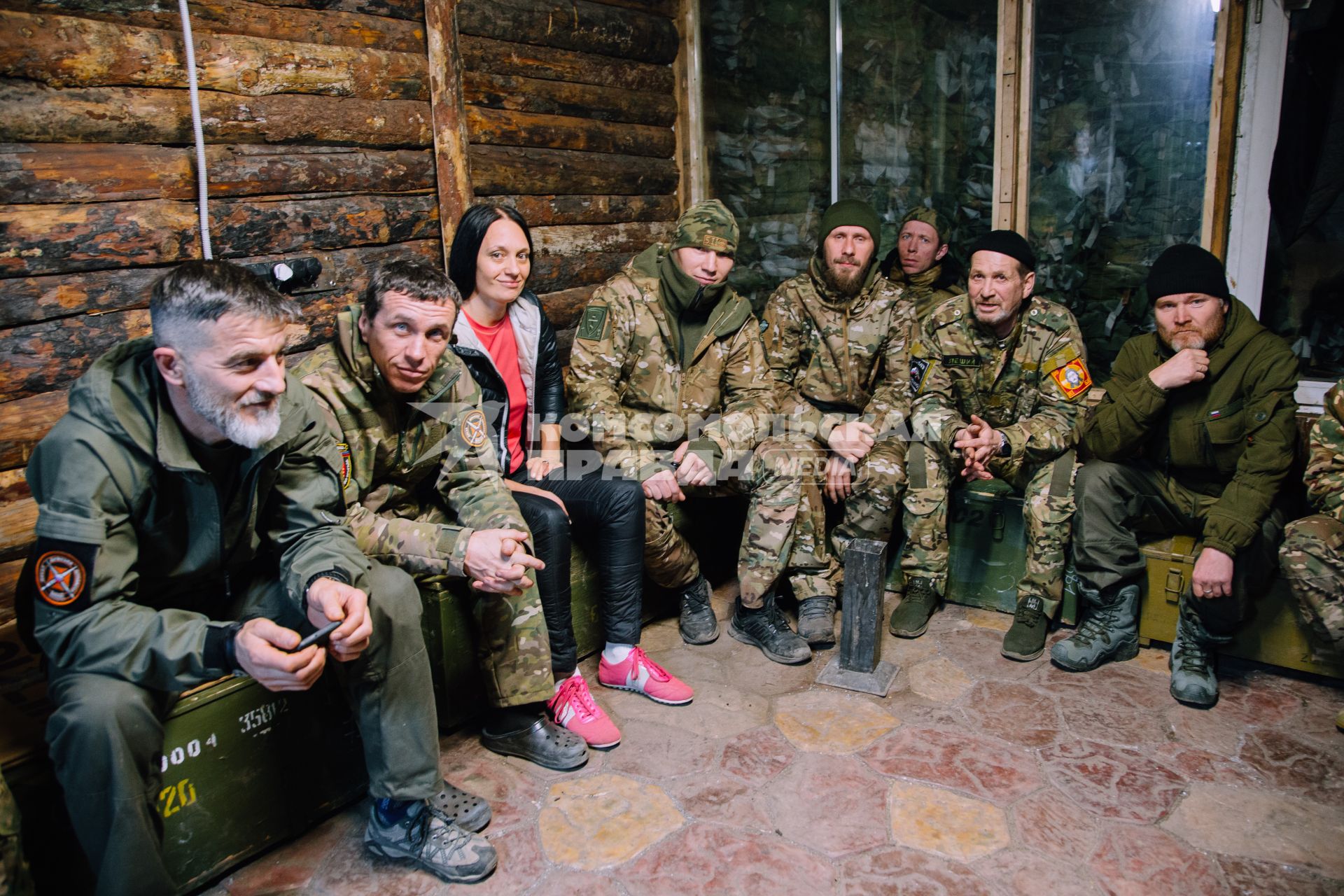 Певица Мара выступила перед бойцами на передовой в Новый год