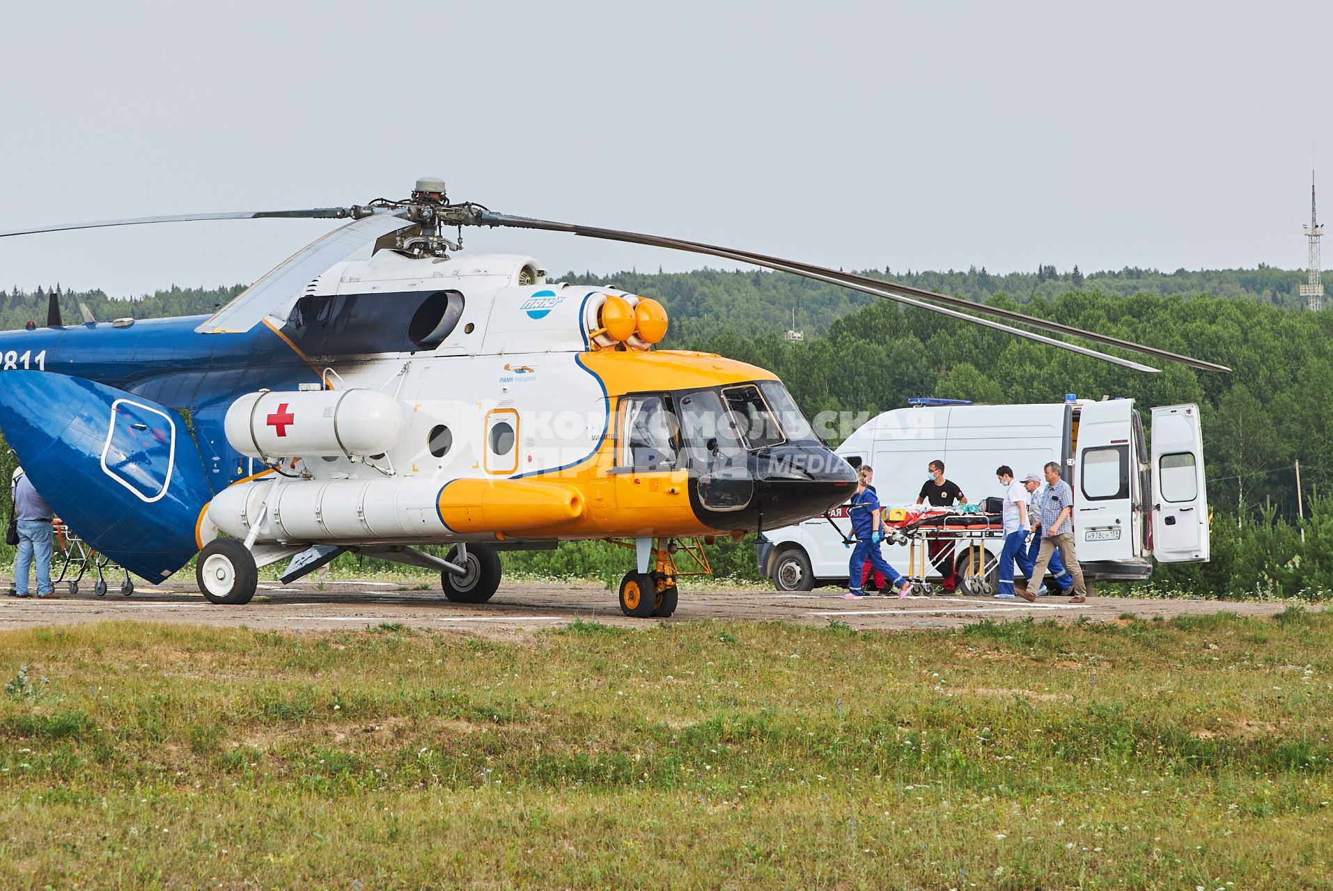 Вертолет санавиации увозит в больницу 16-летнюю школьницу Ярославу Шихову