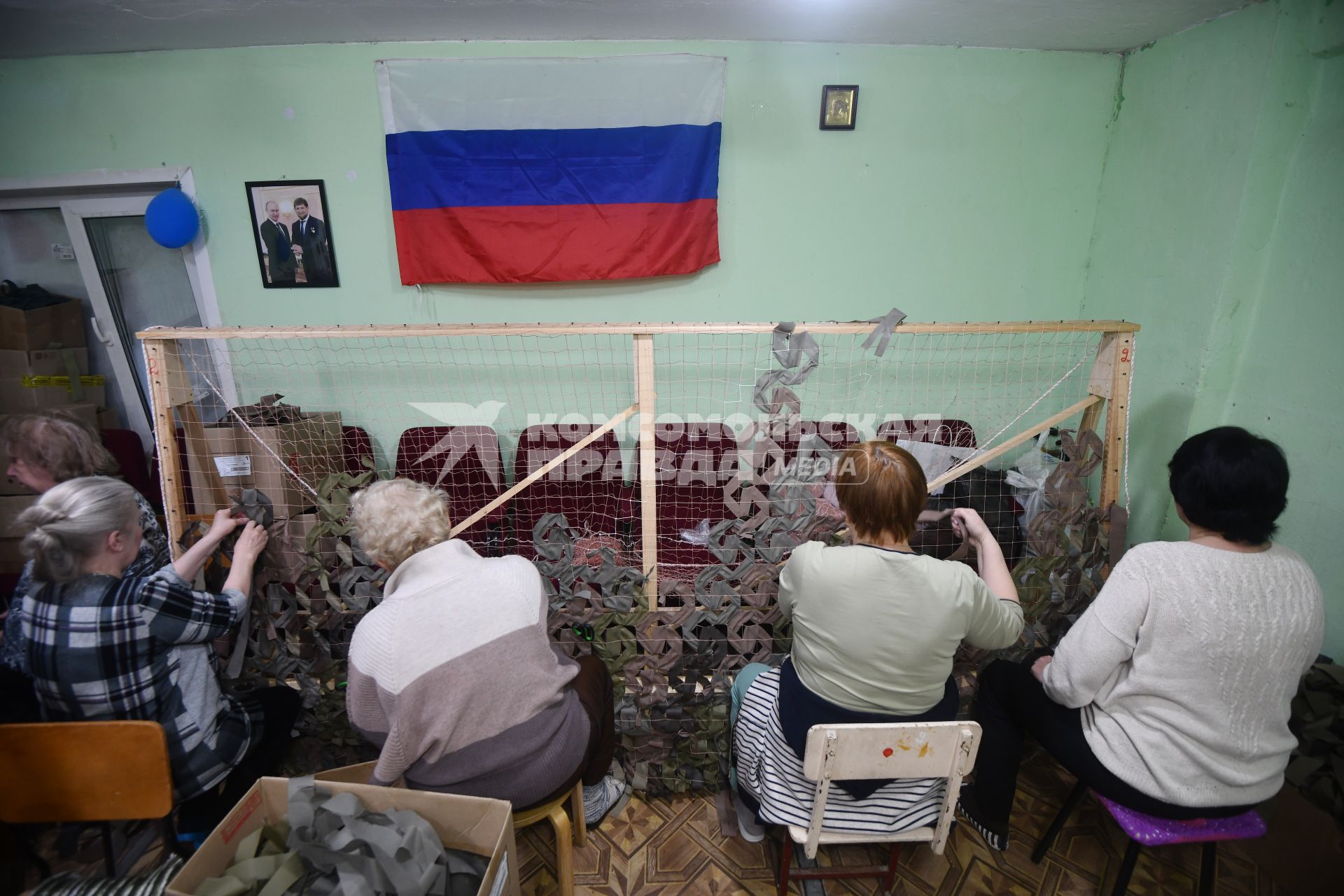 Производство маскировочных сетей и плащей-невидимок для отправки бойцам СВО