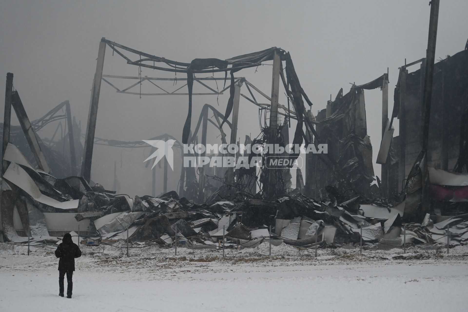 Последствия пожара на складе Wildberries в Шушарах