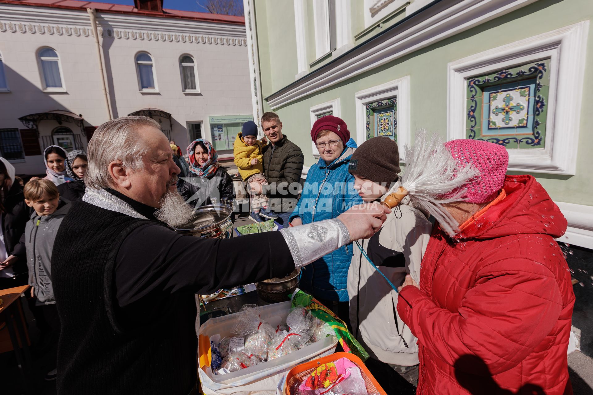 Освящение пасхальных куличей и яиц в Челябинске