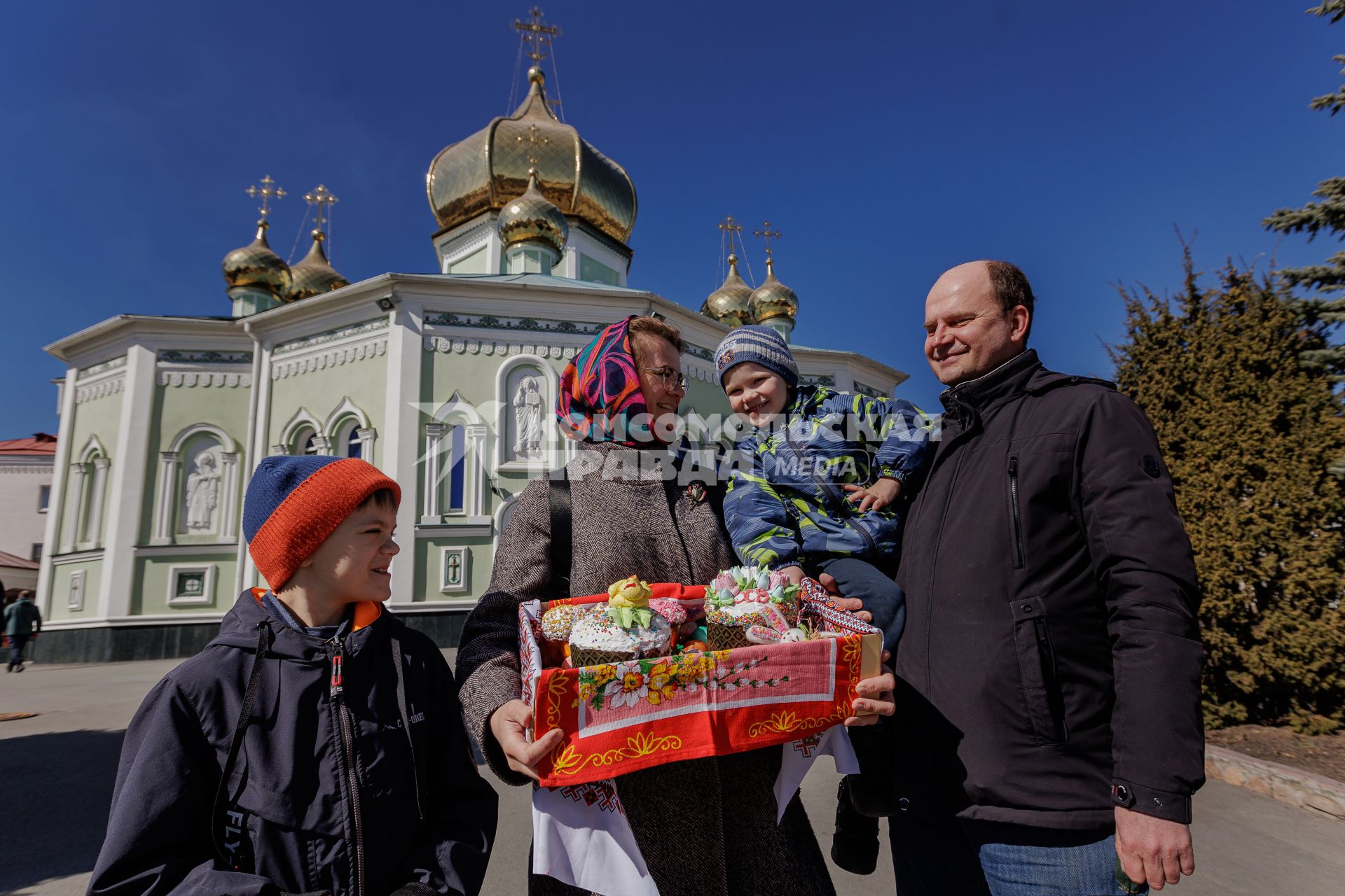 Освящение пасхальных куличей и яиц в Челябинске